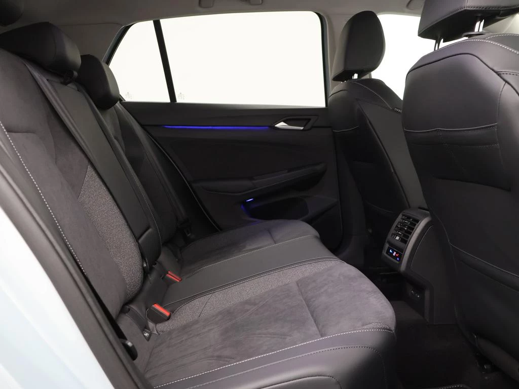 Volkswagen Golf VIII Golf Style Business 1.5 eTSI 150pk AUTOMAAT *DEMO*