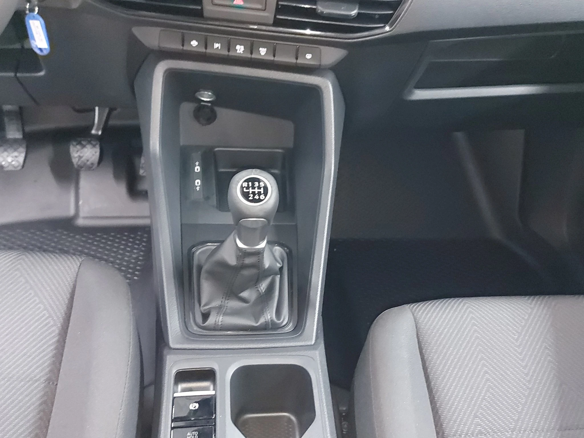 Ford-Transit Connect-image-13