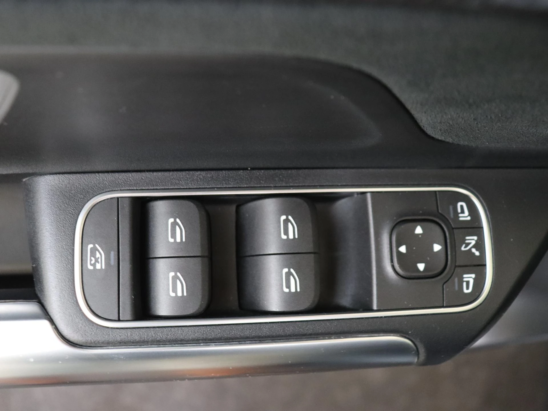 Mercedes-Benz-EQA-image-25