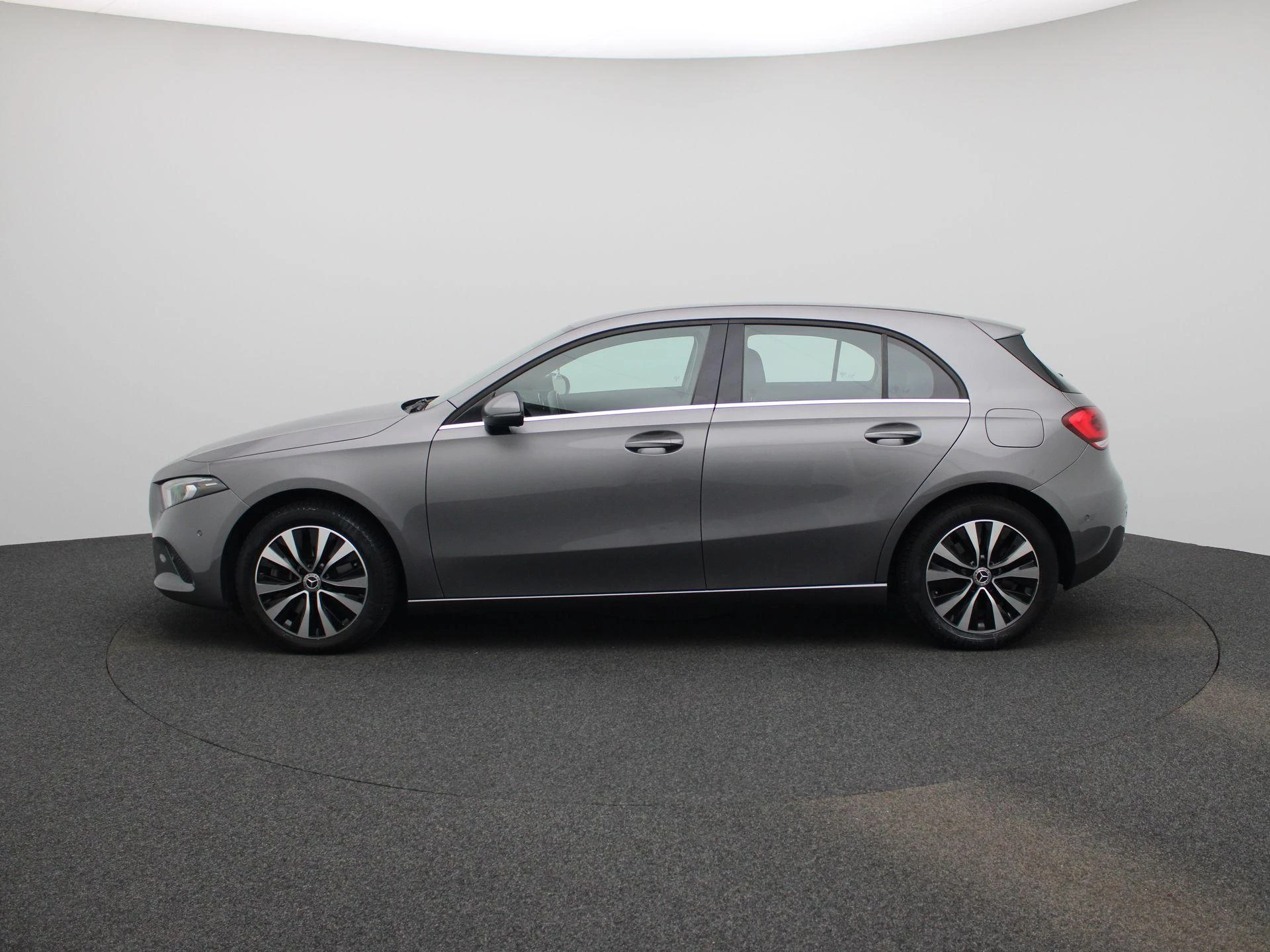 Mercedes-Benz-A-Klasse-image-3