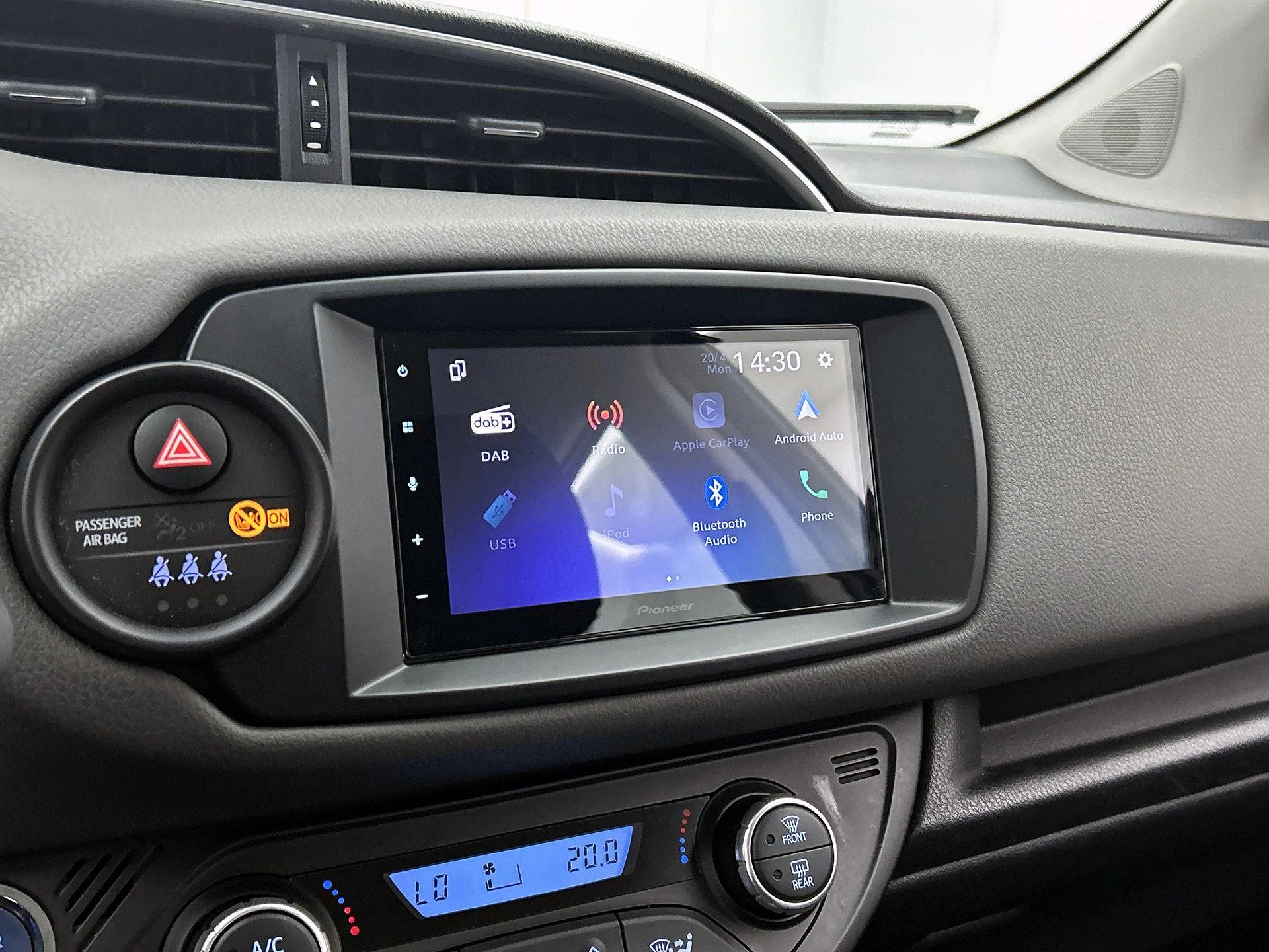 Toyota-Yaris-image-30