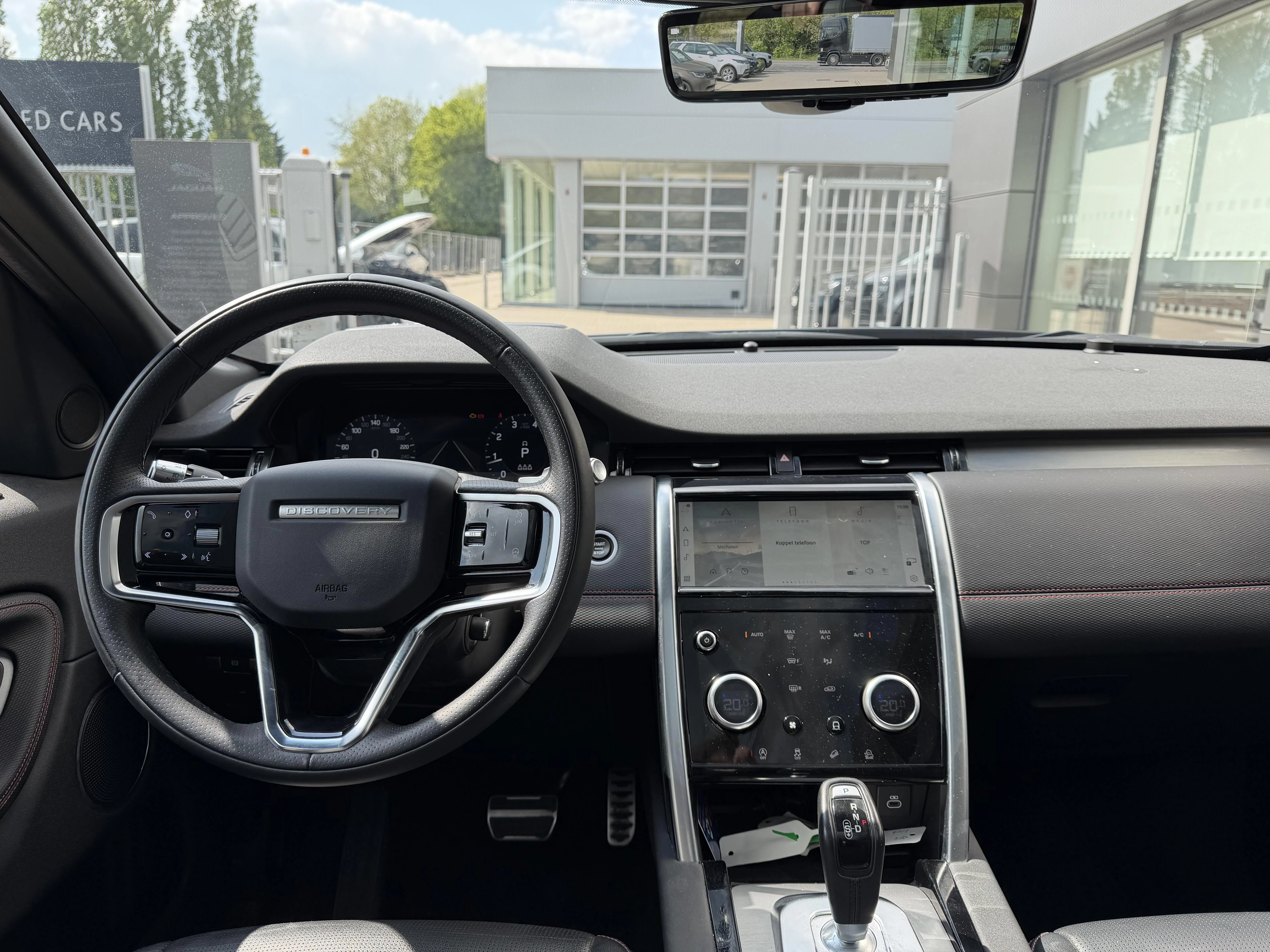 Land Rover-Discovery Sport-image-12
