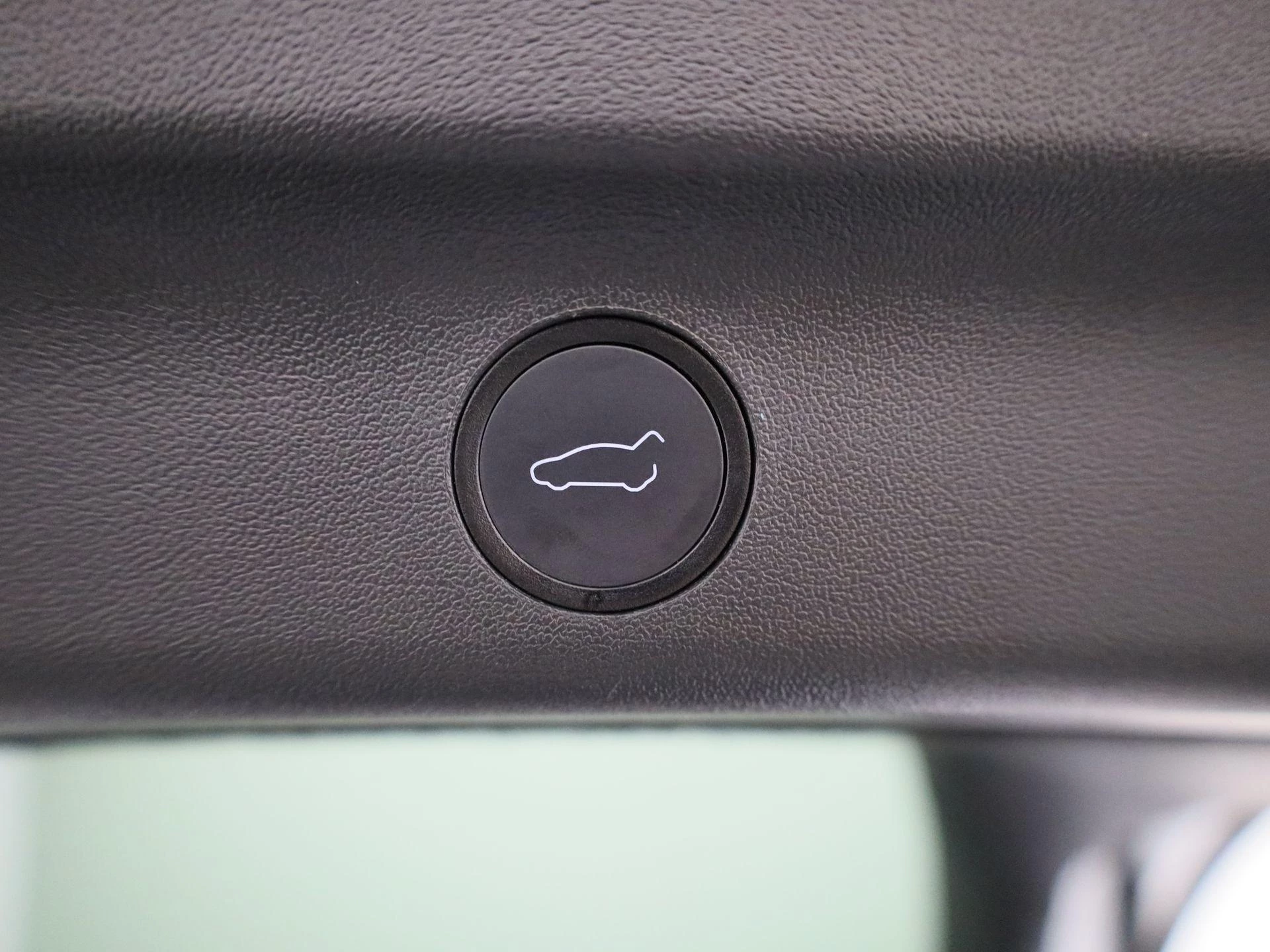 Tesla-Model Y-image-12