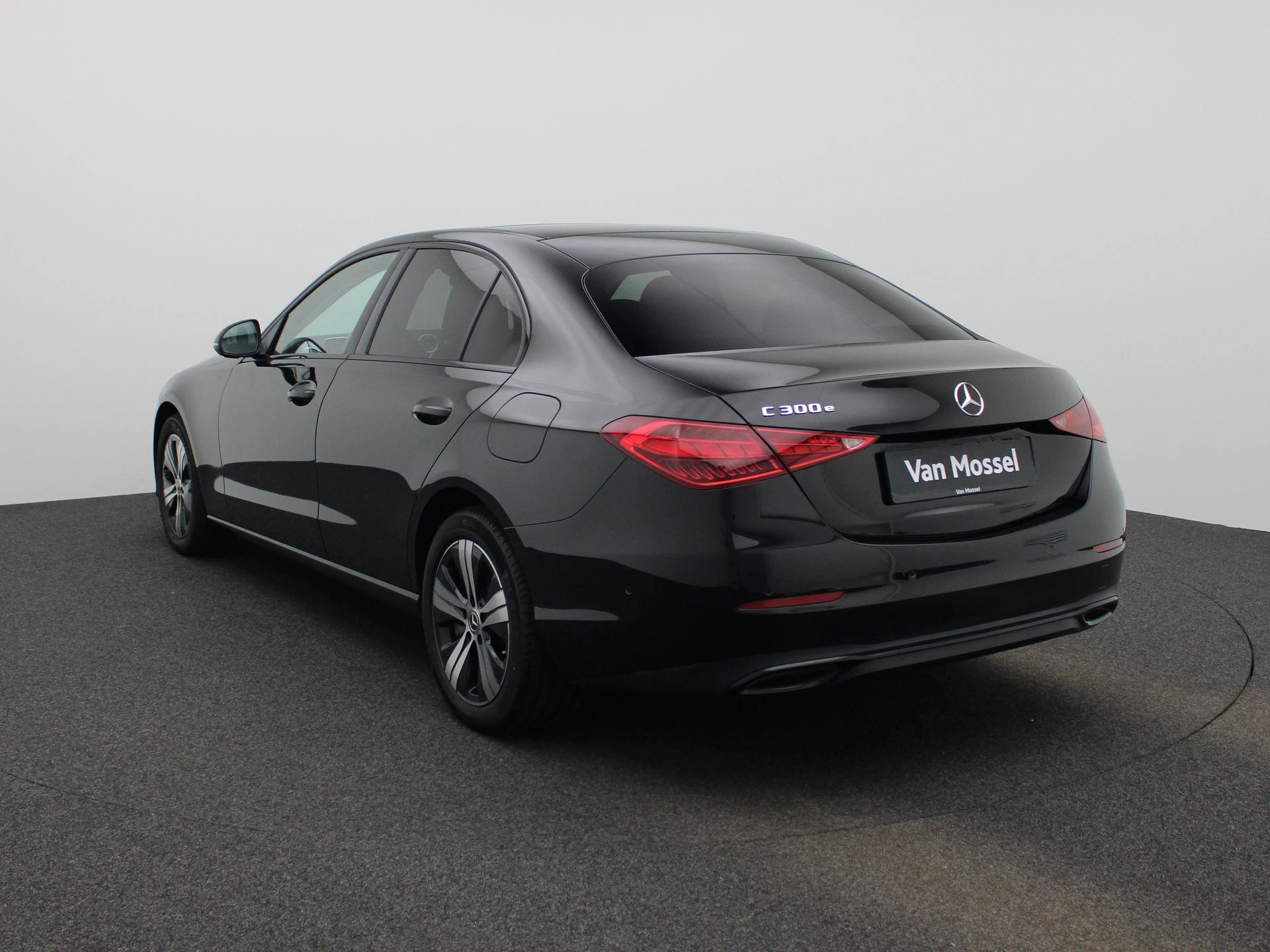 Mercedes-Benz-C-Klasse-image-1