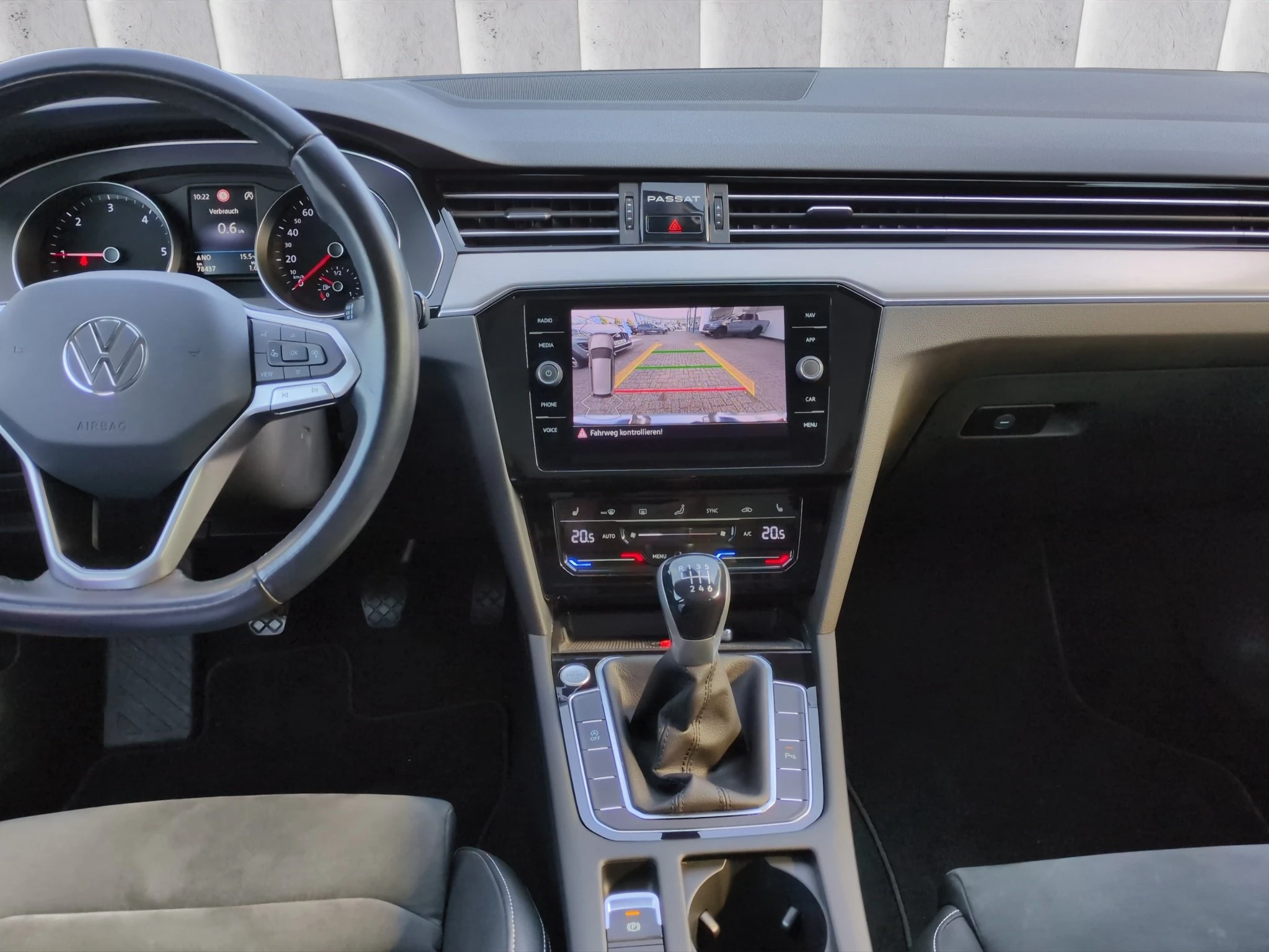 Volkswagen-Passat-image-13