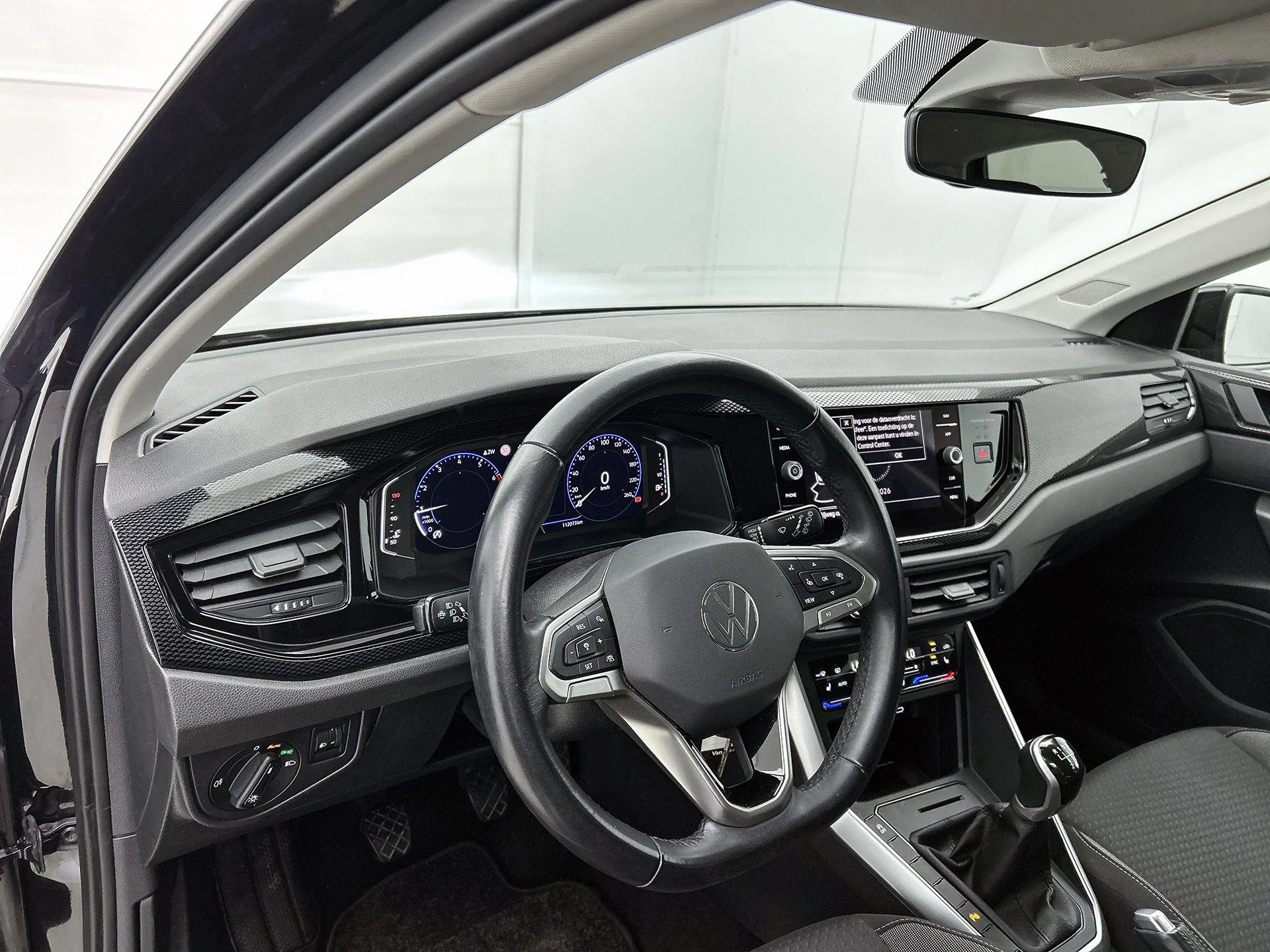 Volkswagen-Polo-image-17