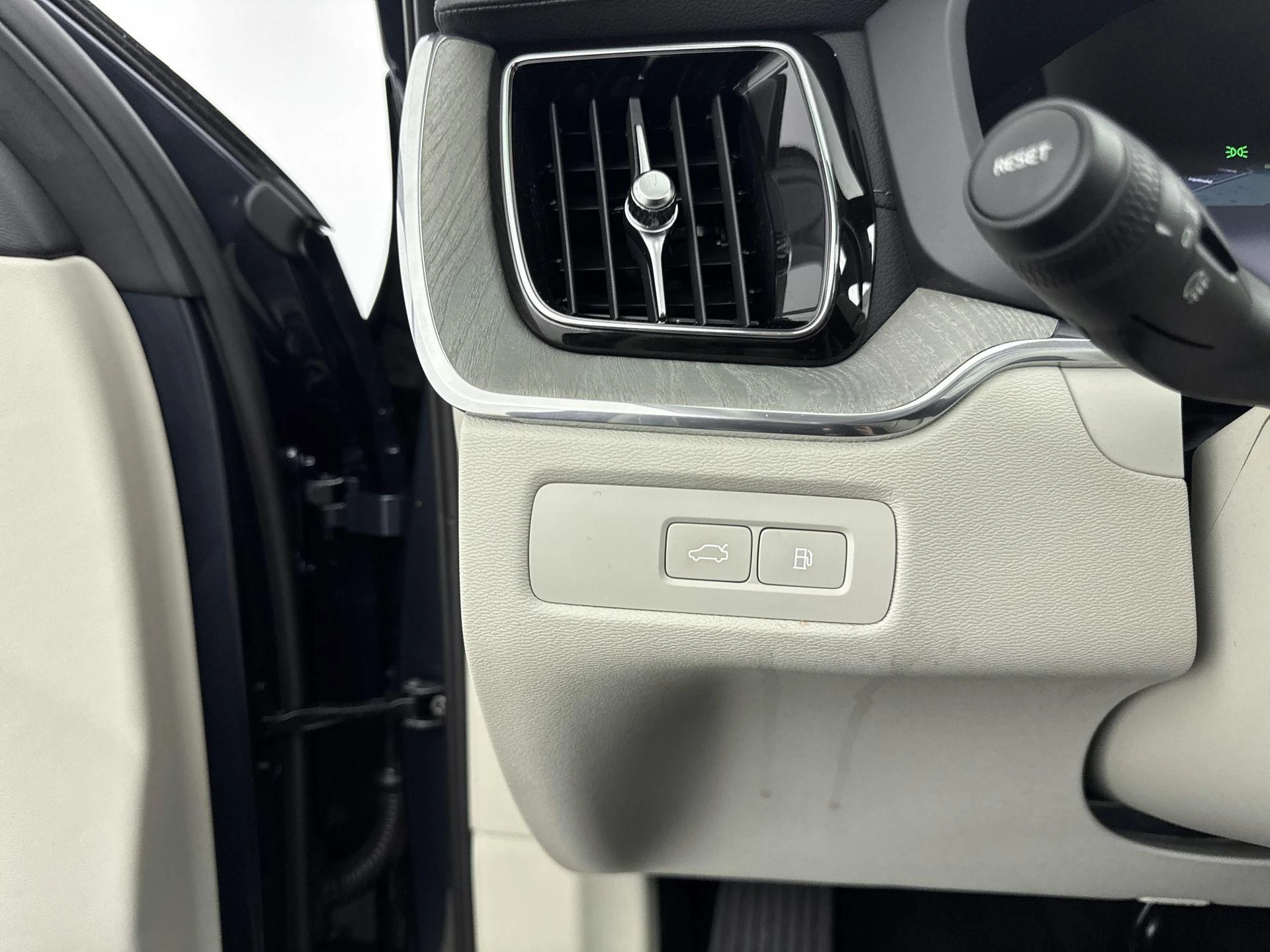 Volvo-XC60-image-20