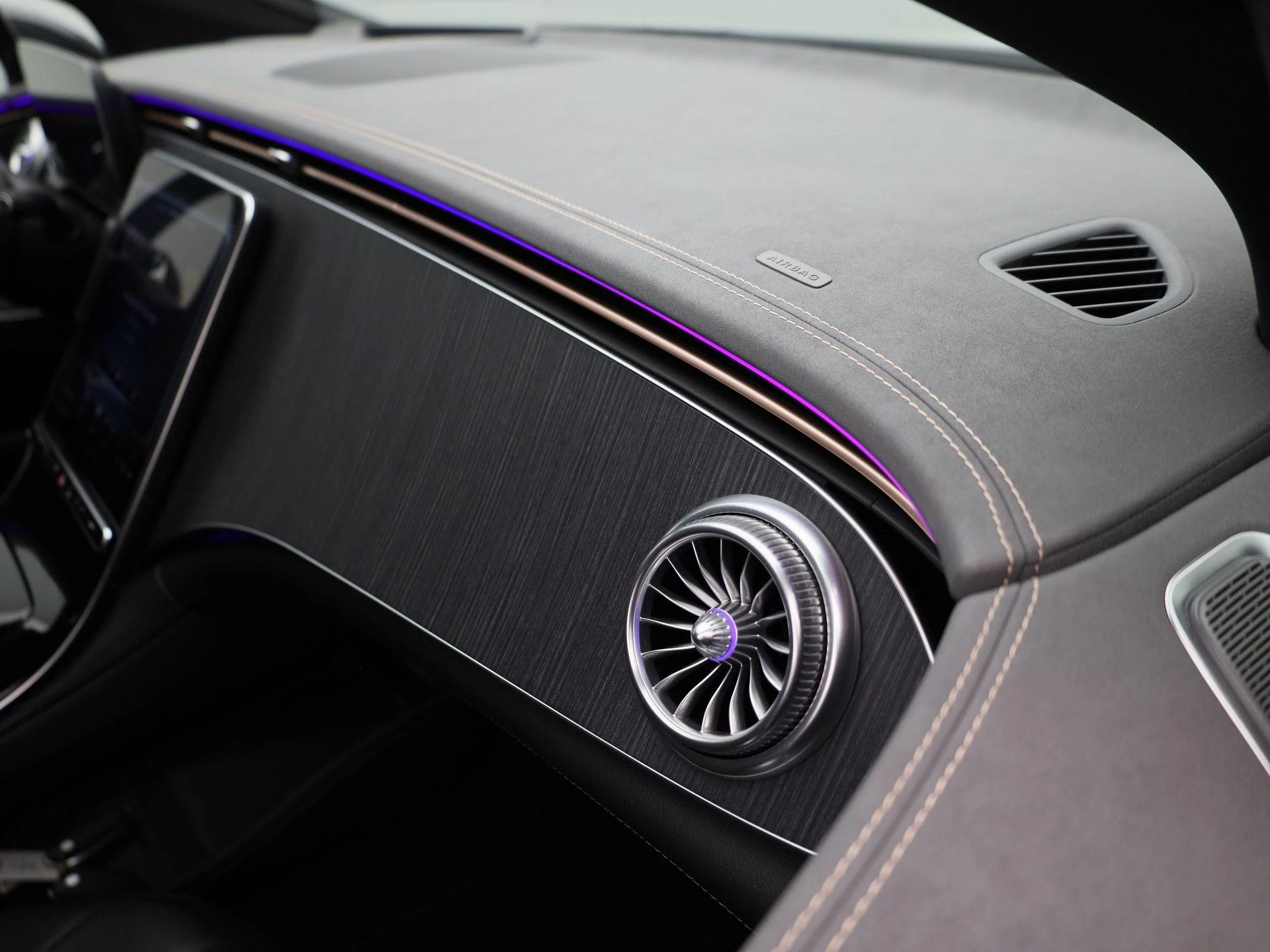 Mercedes-Benz-EQE-image-49