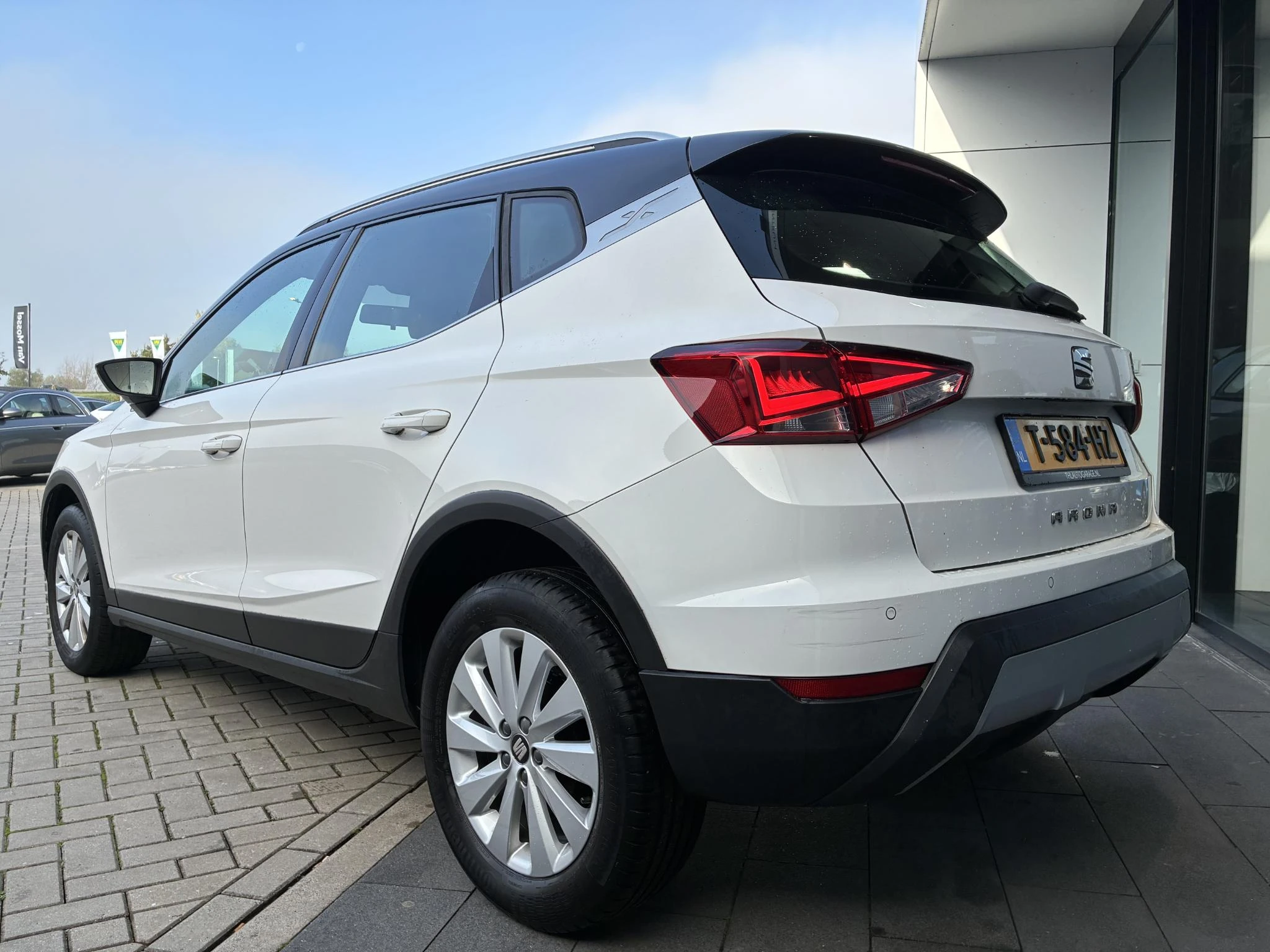 SEAT-Arona-image-2
