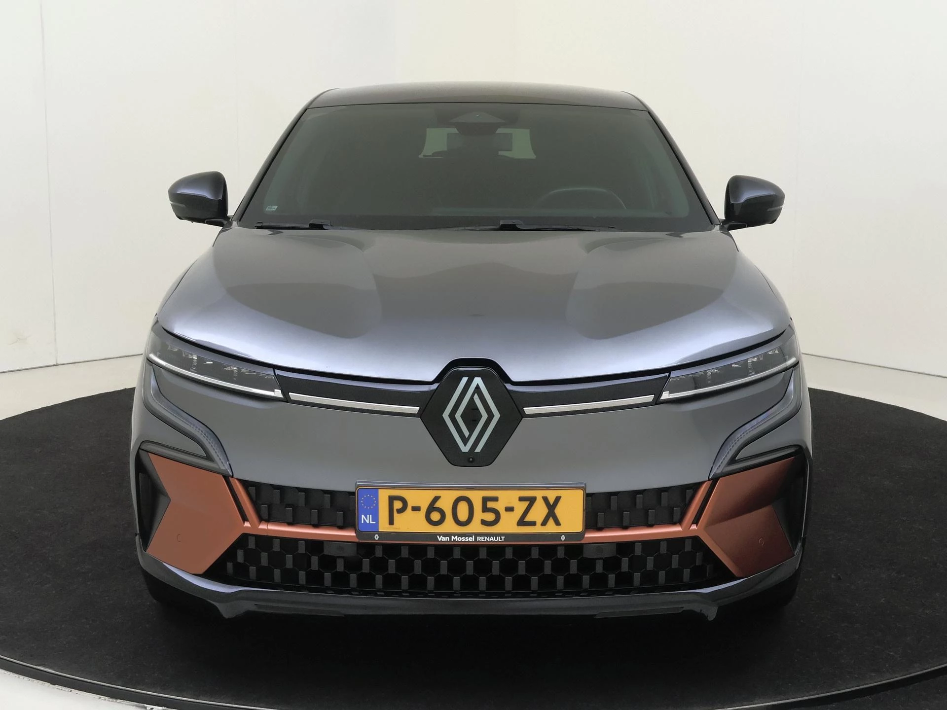 Renault-Megane E-Tech-image-5