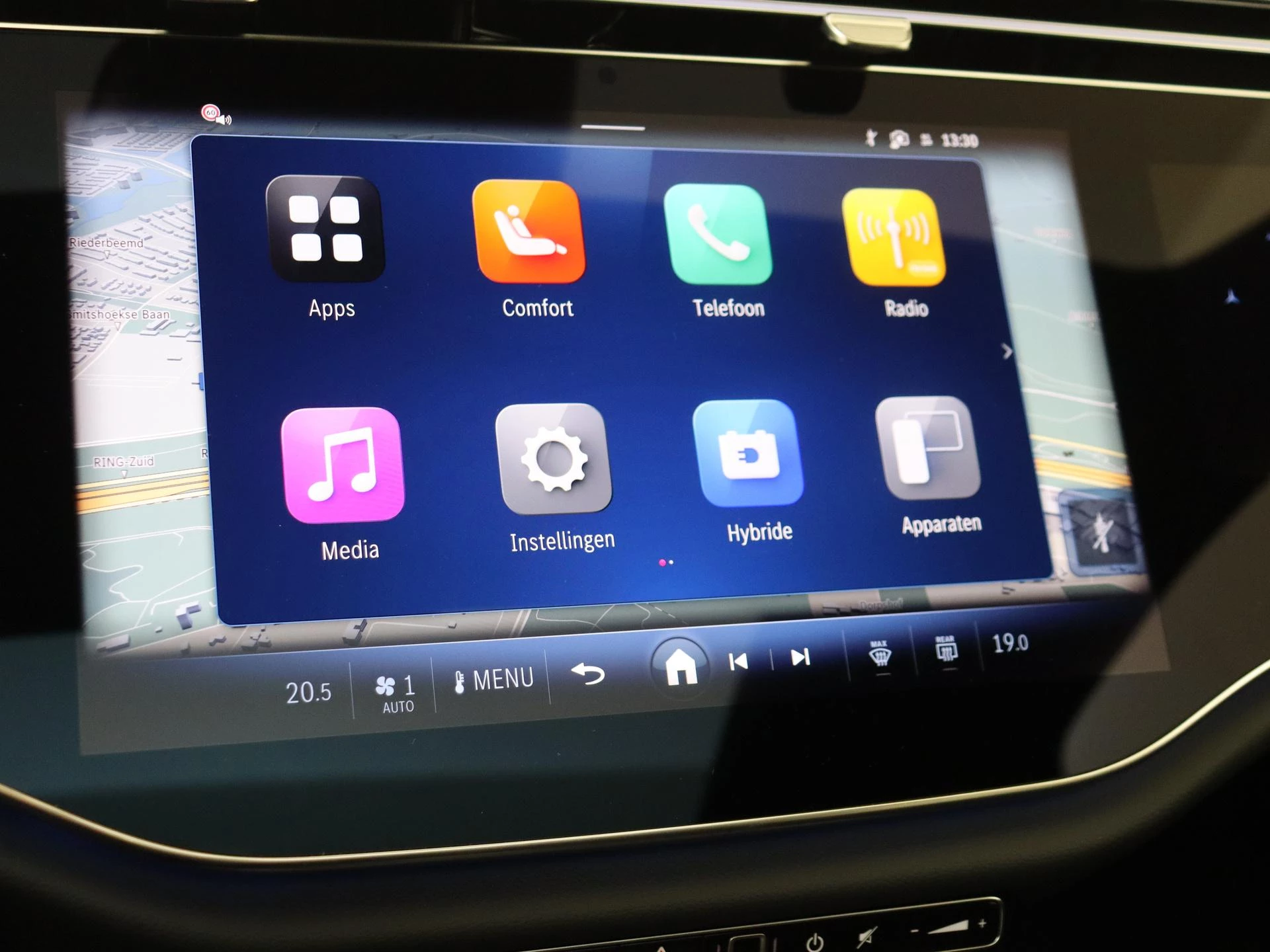 Mercedes-Benz-E-Klasse-image-15