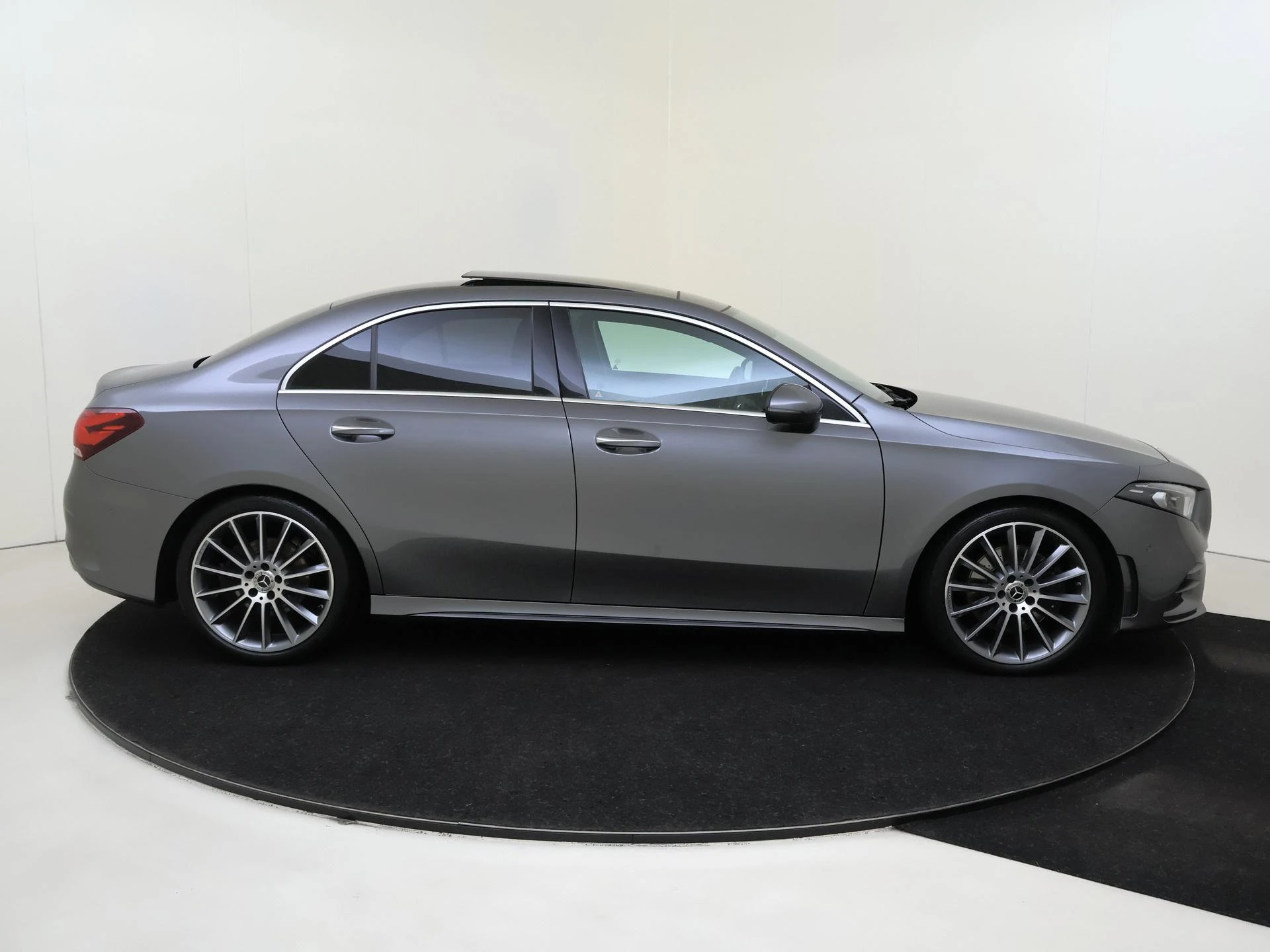 Mercedes-Benz-A-Klasse-image-8