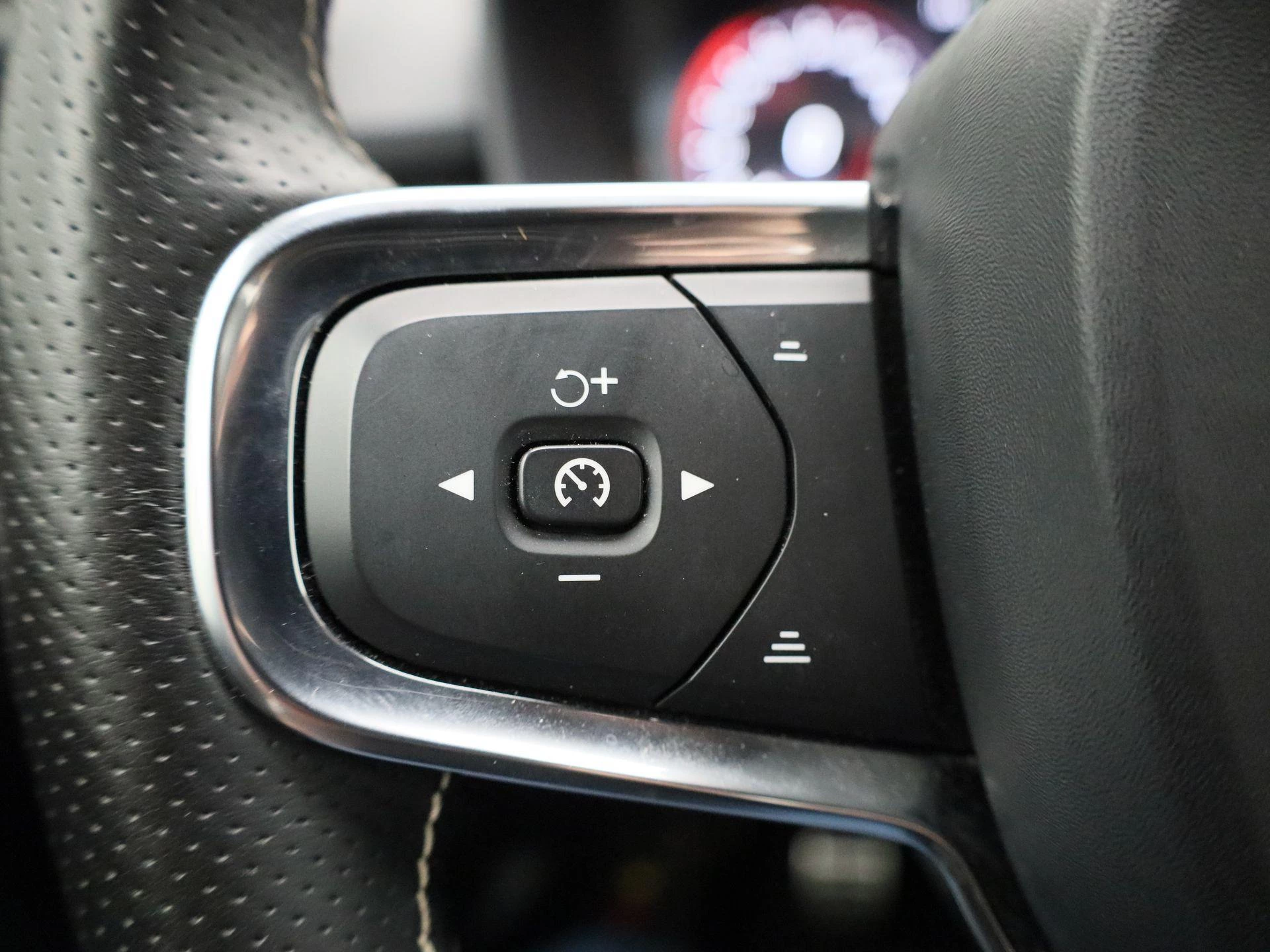 Volvo-XC40-image-20