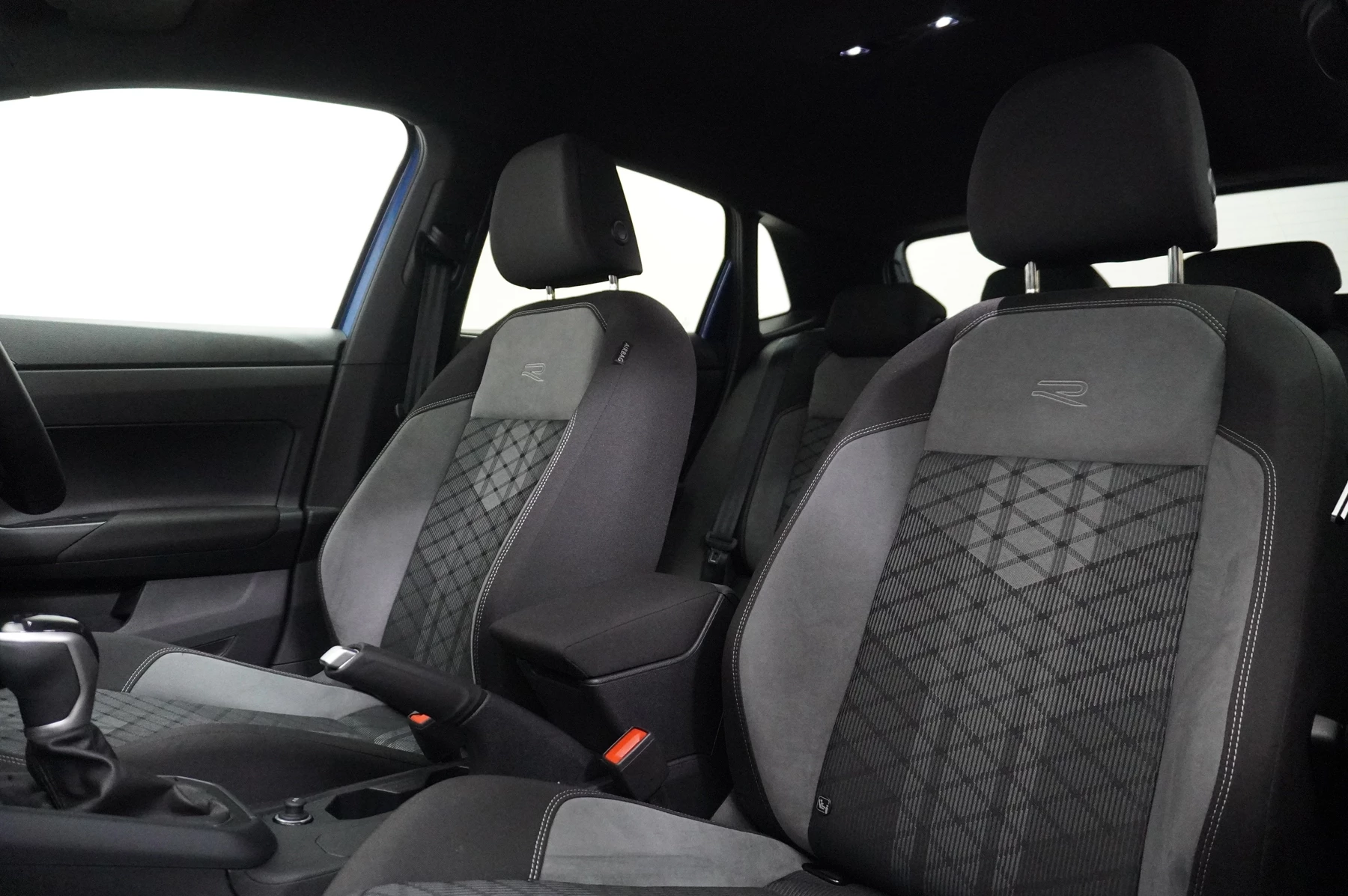Volkswagen-Polo-image-9