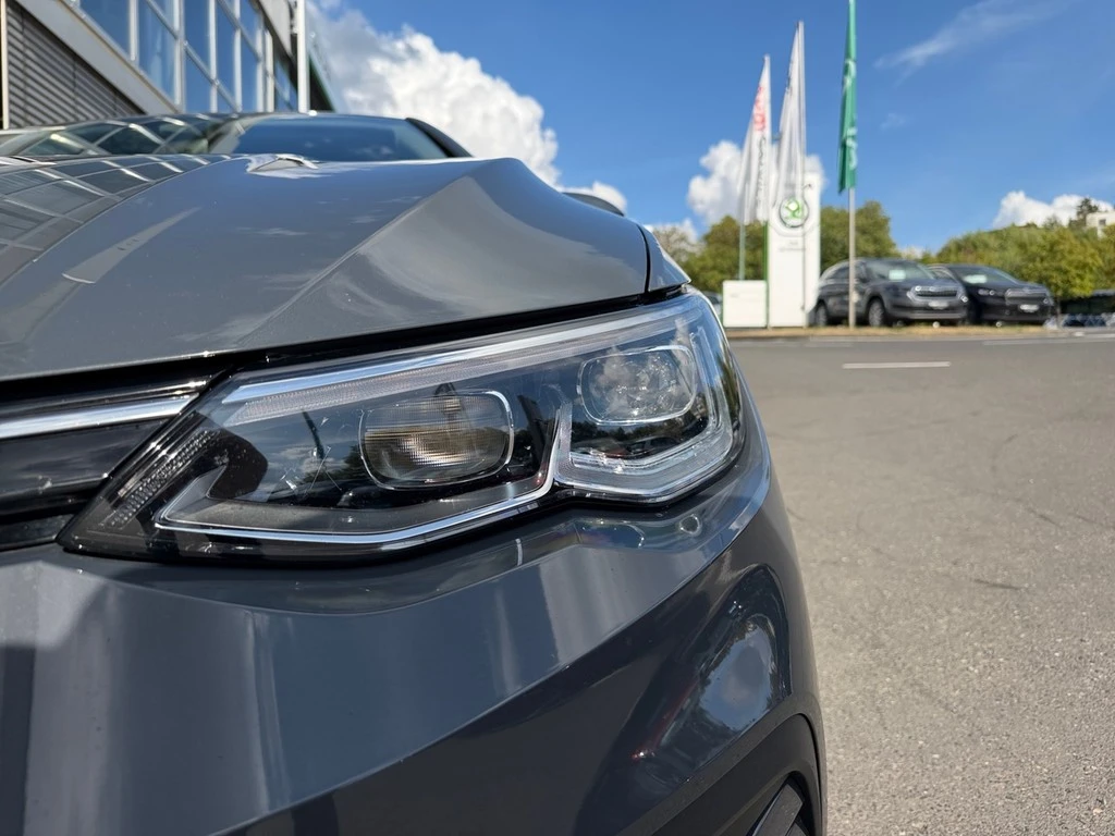 Volkswagen-Golf-image-1