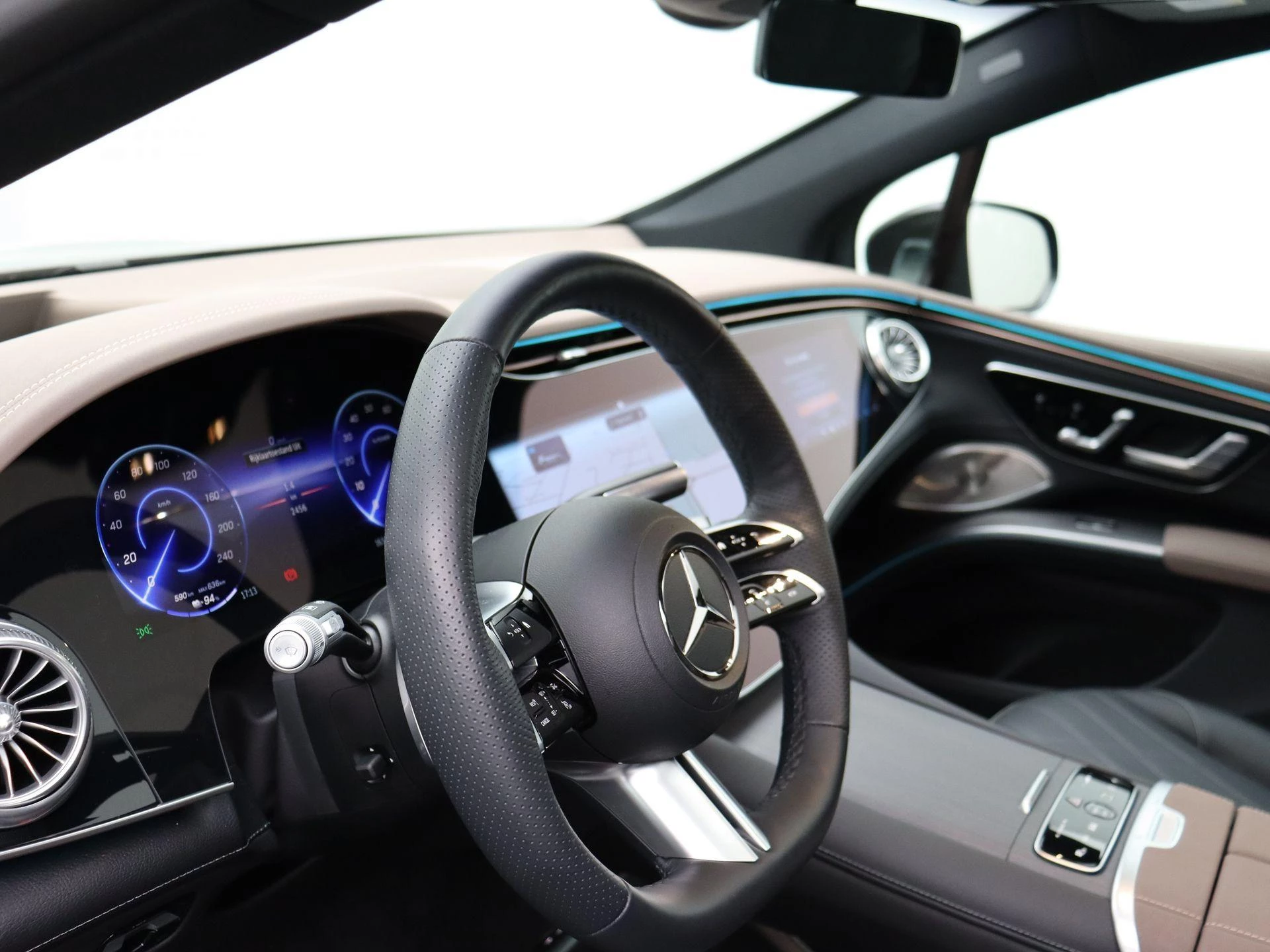 Mercedes-Benz-EQS-image-10