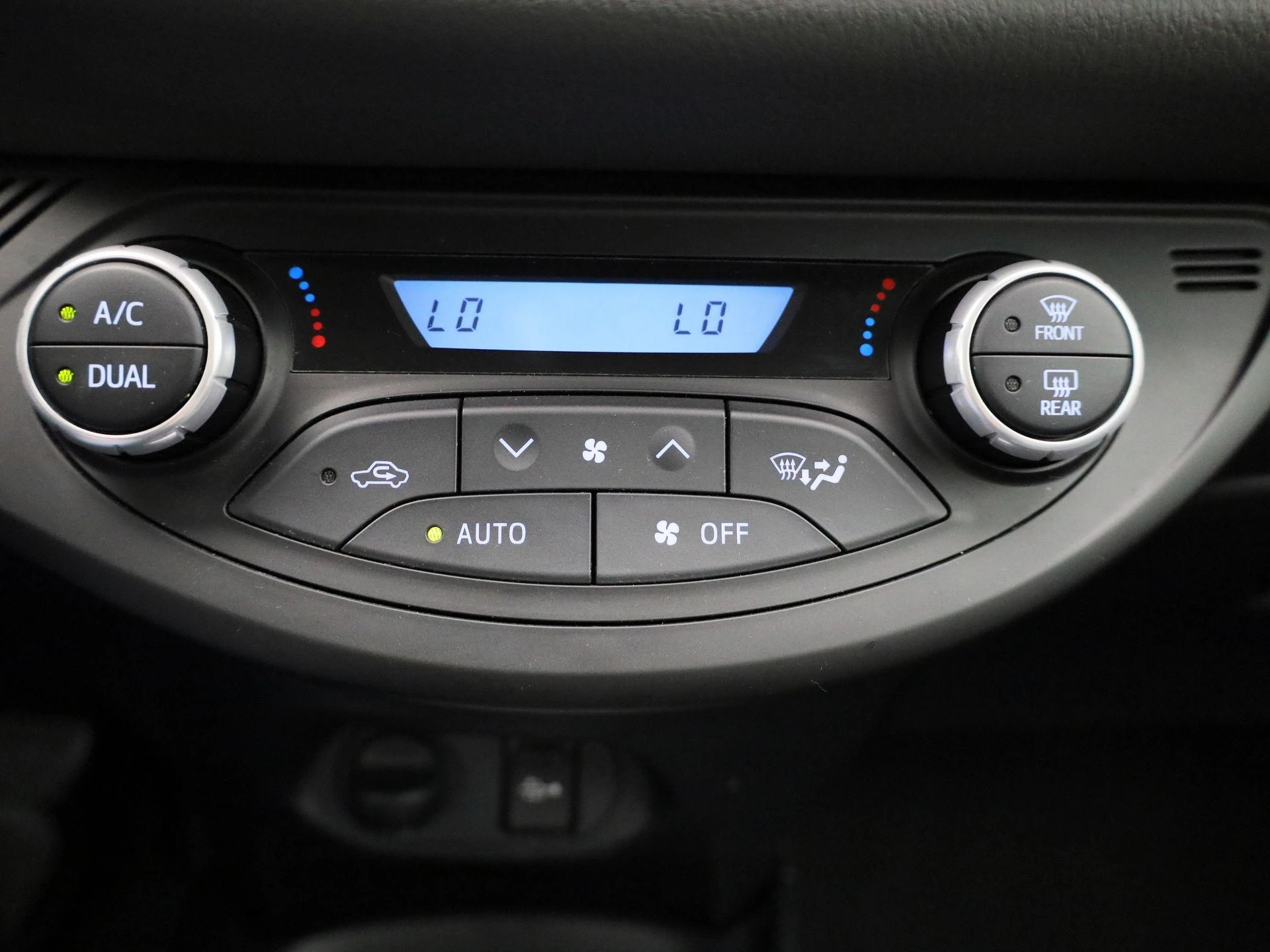 Toyota-Yaris-image-22