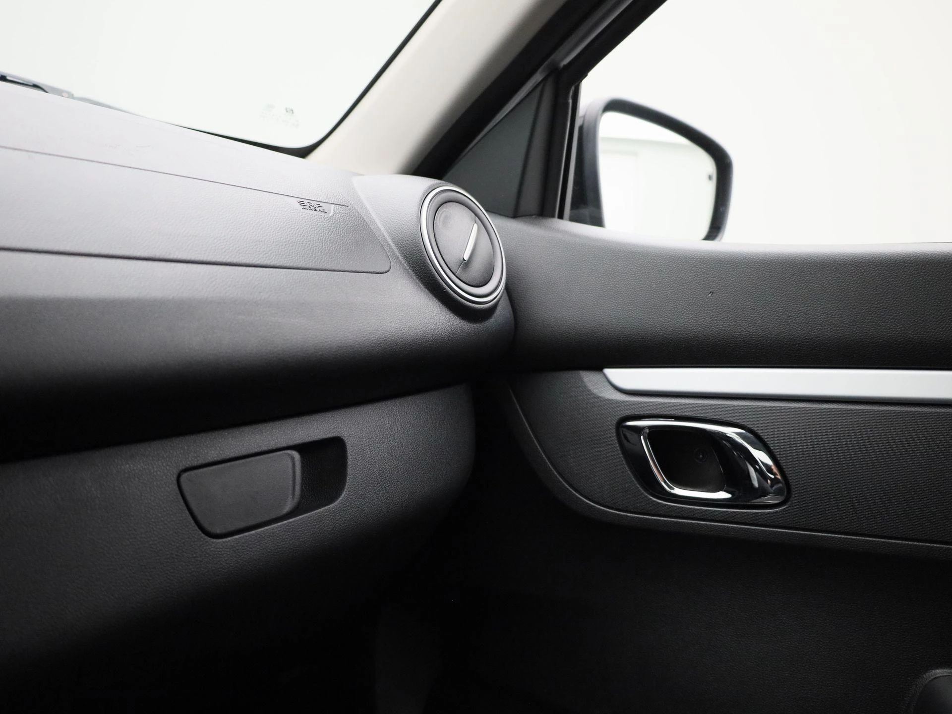 Dacia-Spring-image-19