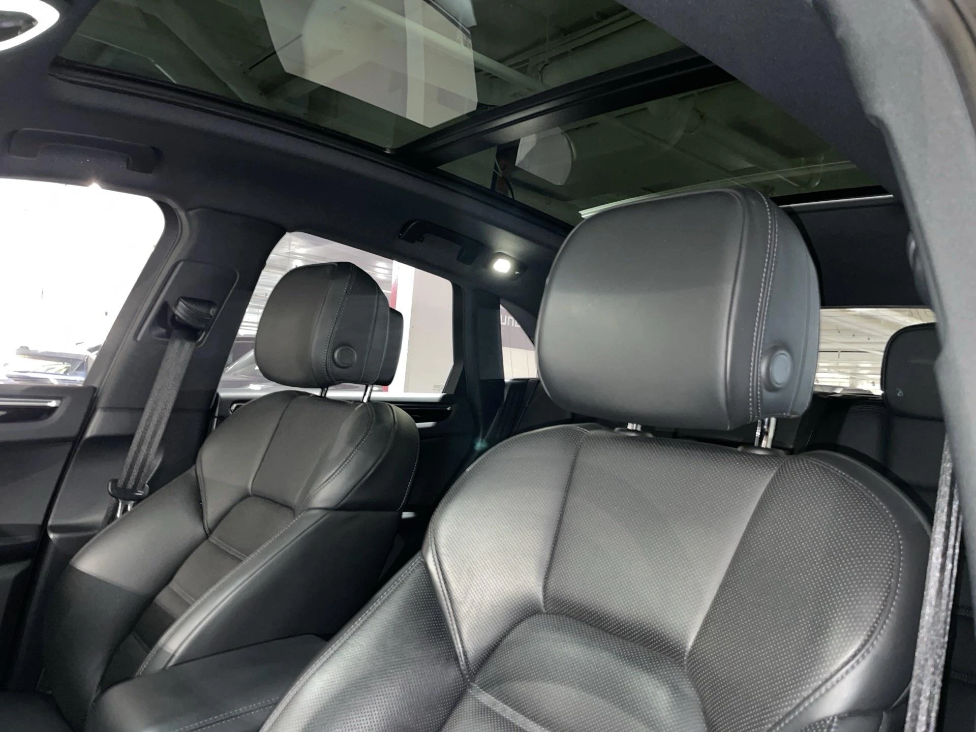 Porsche-Macan-image-12