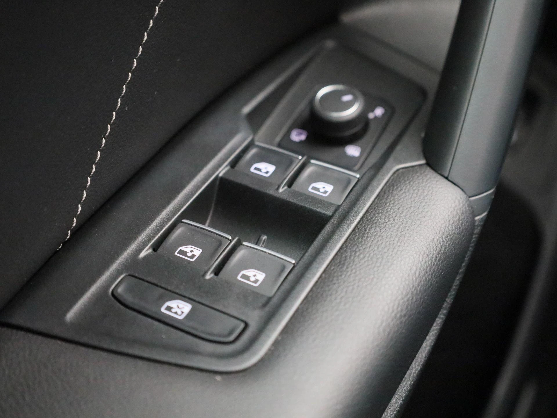 Volkswagen-Tiguan-image-31