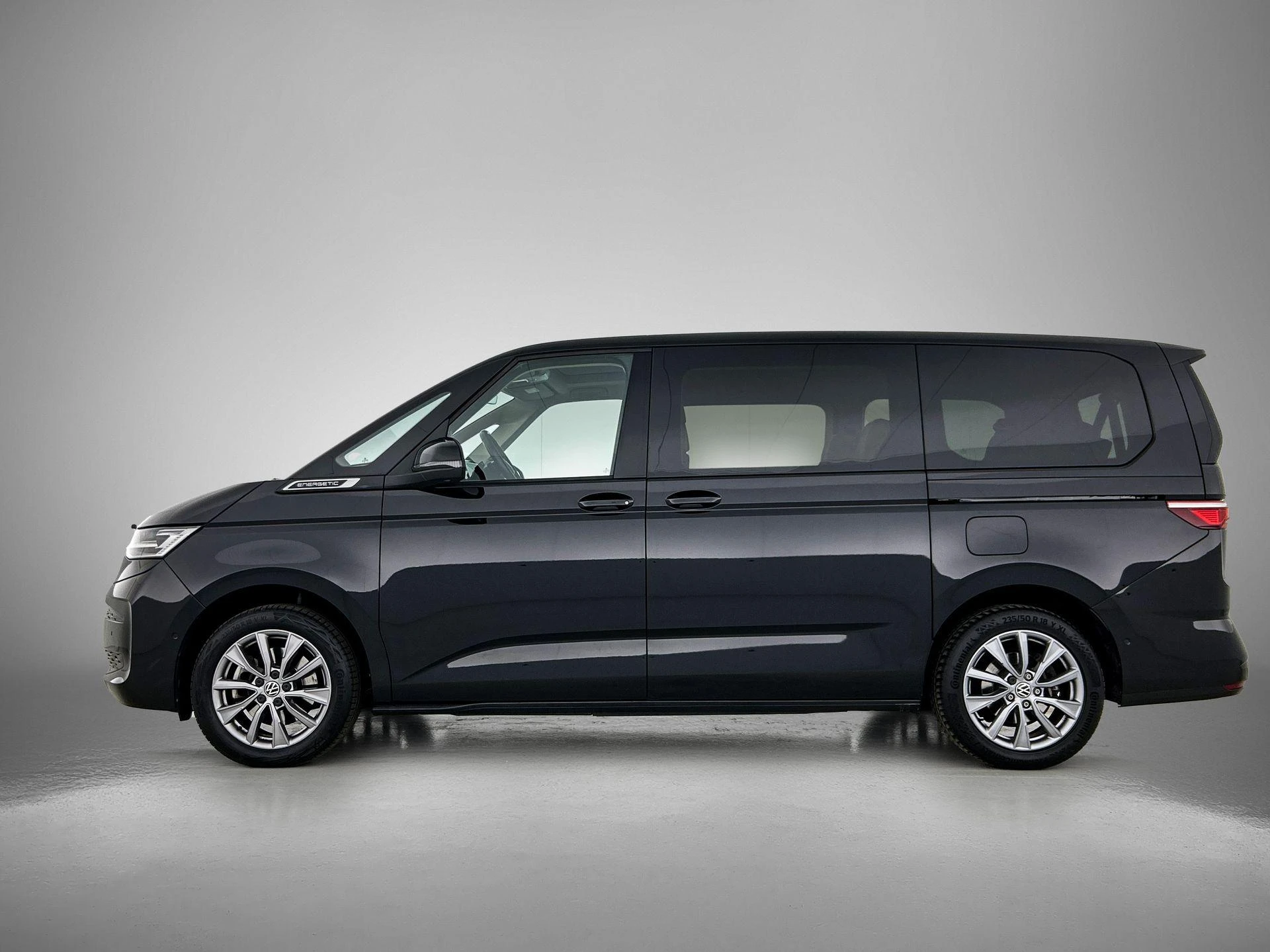 Volkswagen-Multivan-image-1