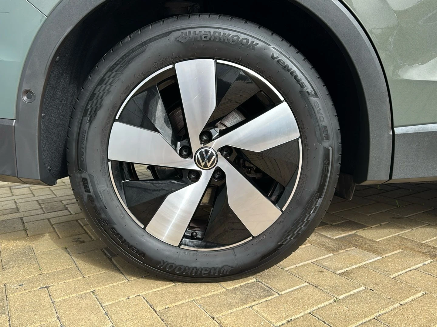 Volkswagen-Tiguan-image-7
