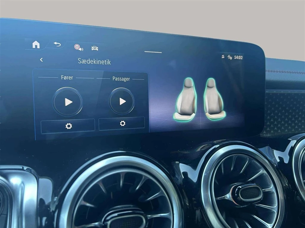 Mercedes-Benz-EQB-image-16