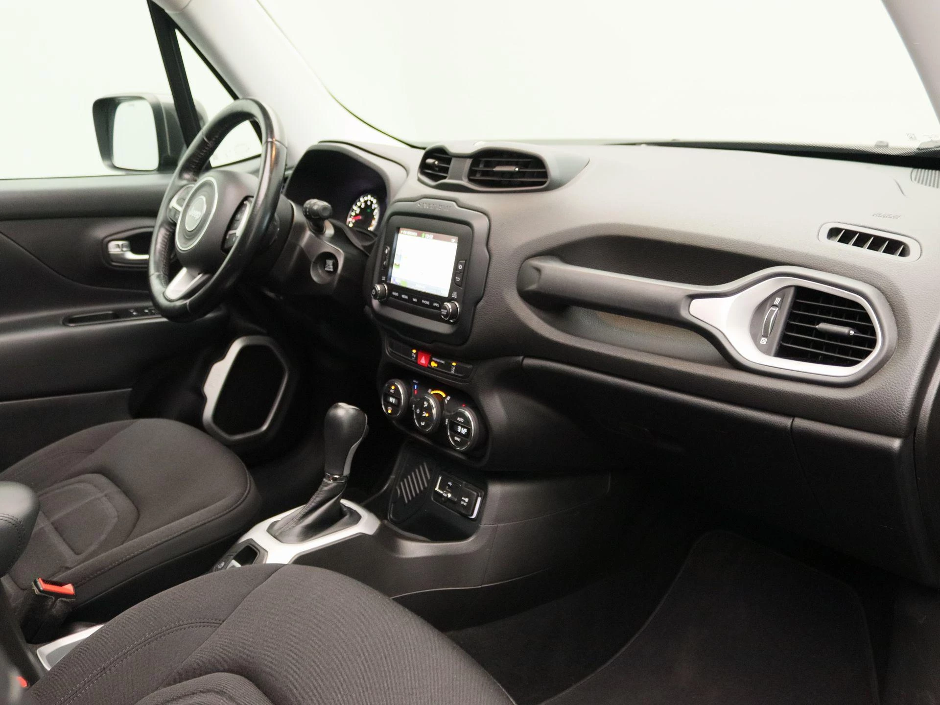 Jeep-Renegade-image-28