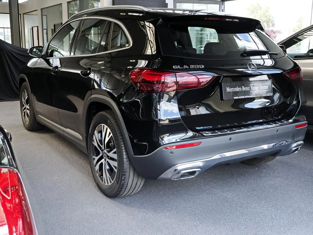 Mercedes-Benz-GLA 200-image-4