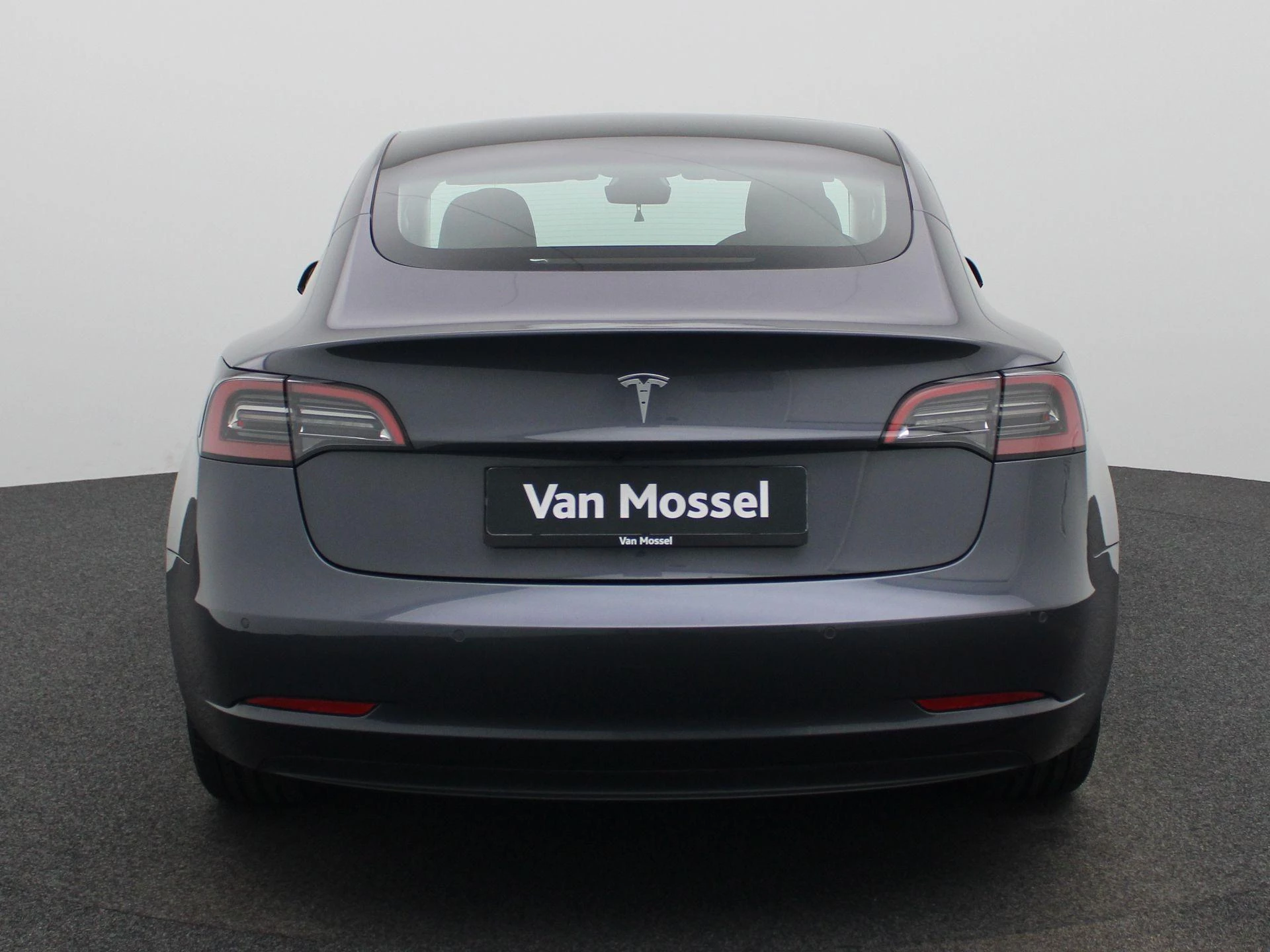 Tesla-Model 3-image-4