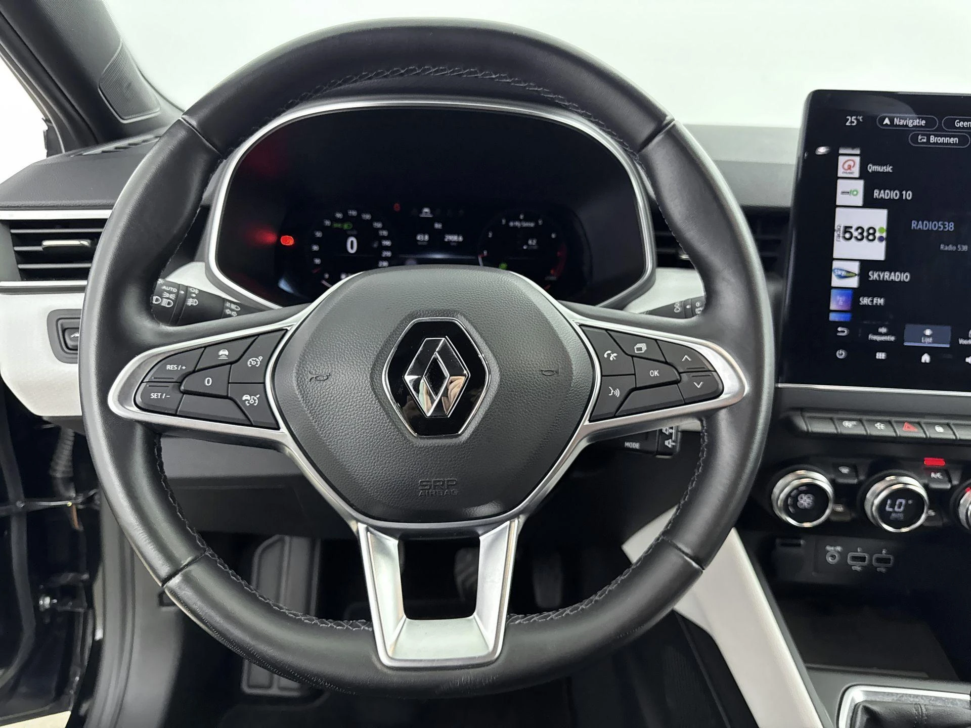 Renault-Clio-image-26