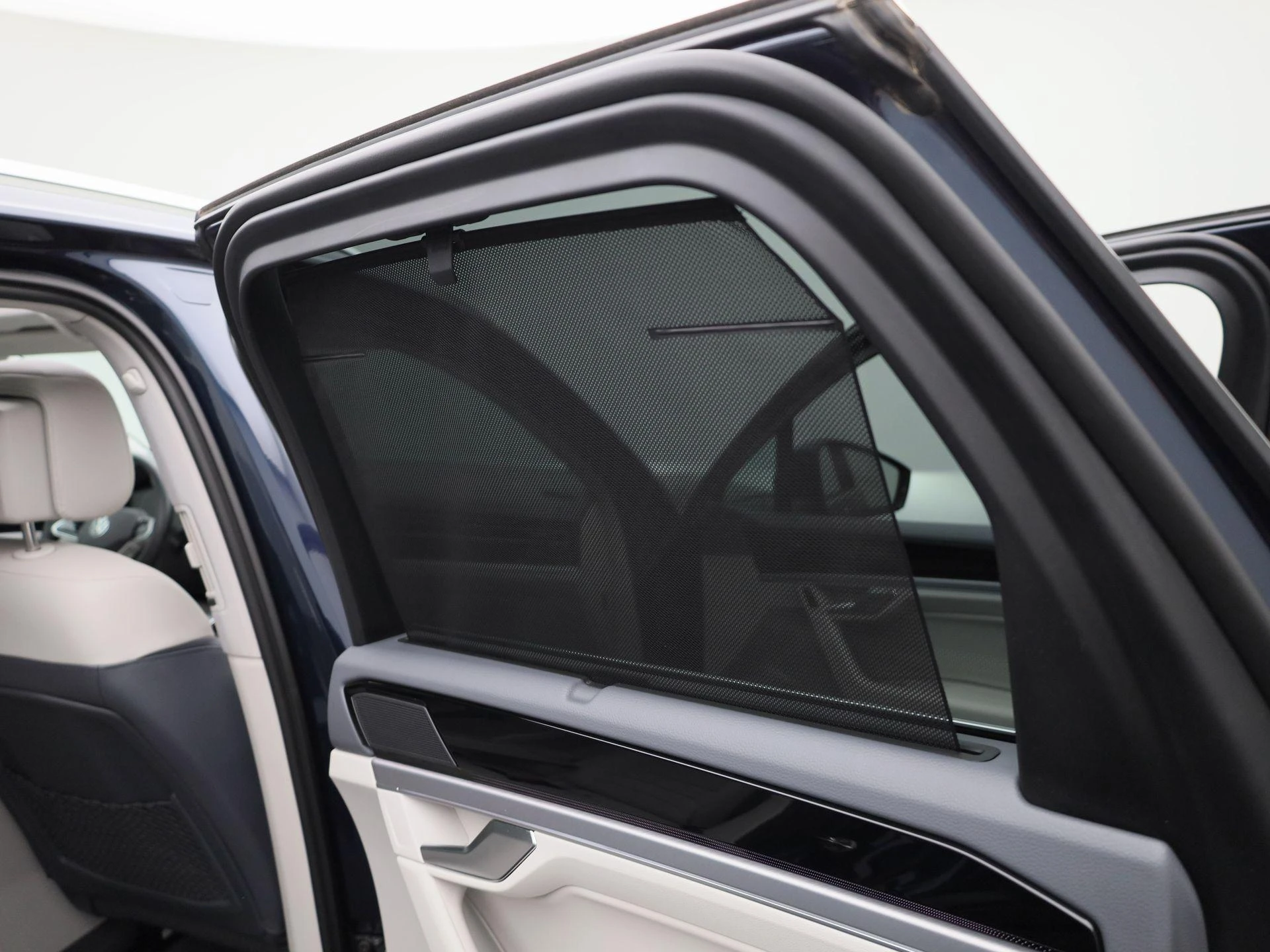 Volkswagen-Touareg-image-52