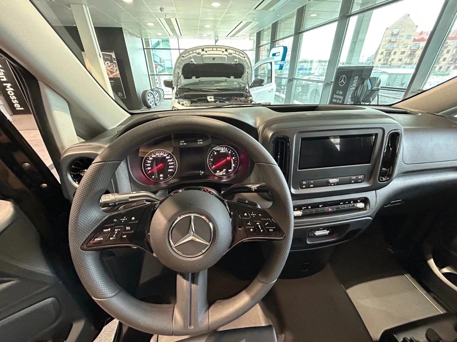 Mercedes-Benz-Vito-image-3