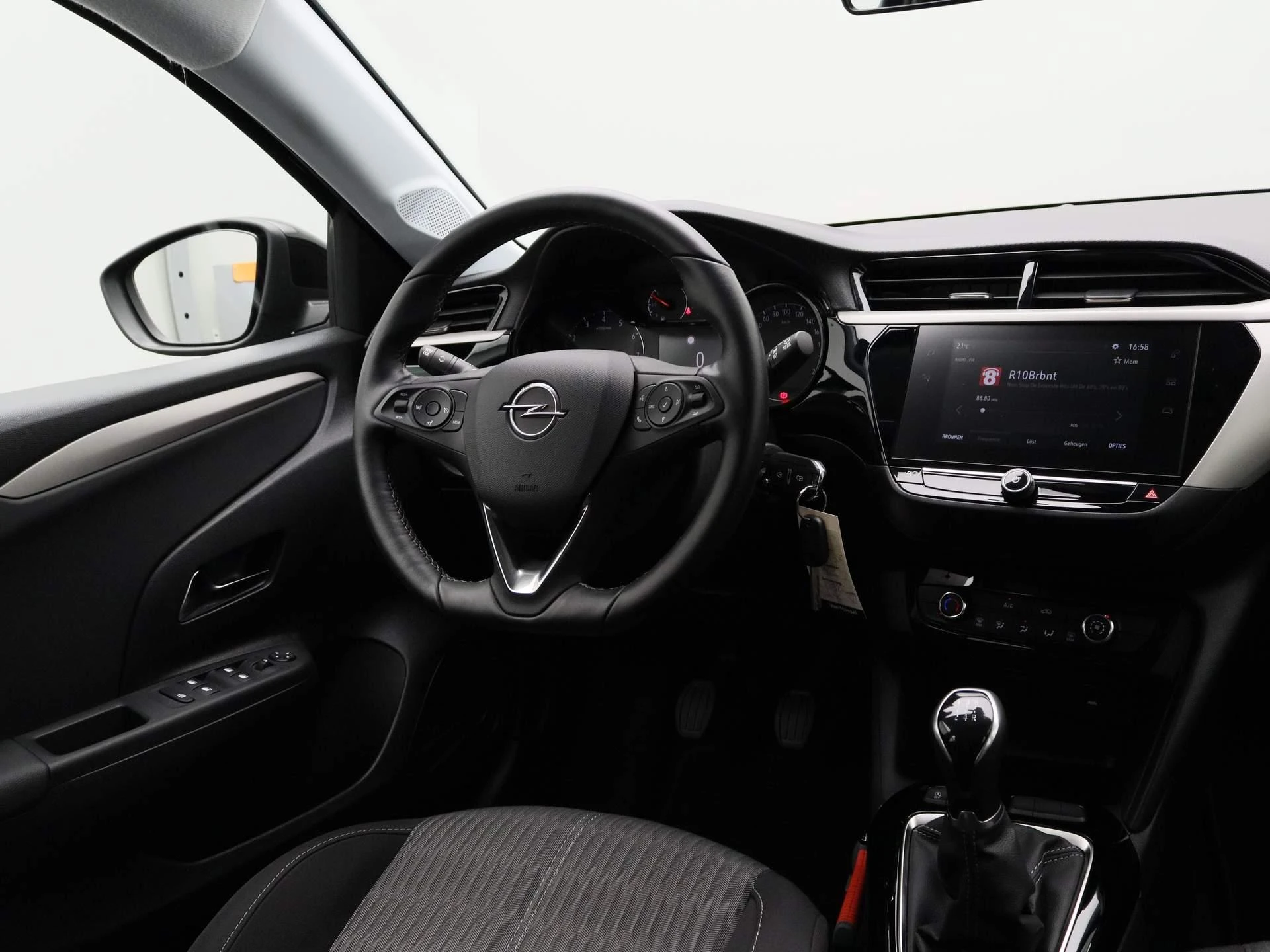 Opel-Corsa-image-9