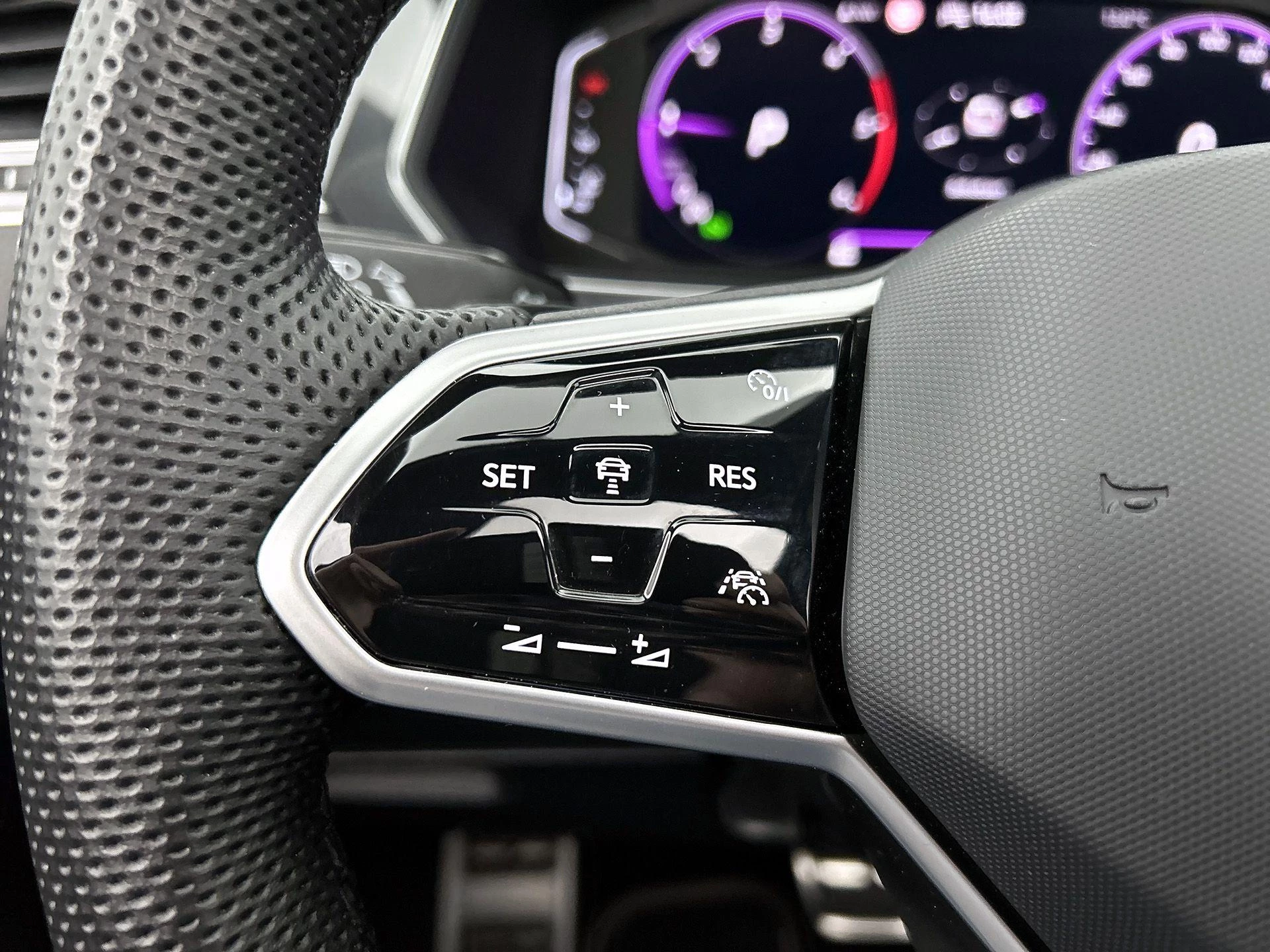 Volkswagen-Tiguan-image-5