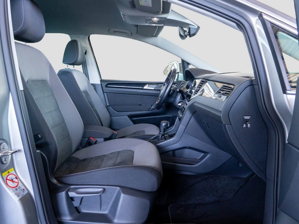 Volkswagen-Golf Sportsvan-image-6