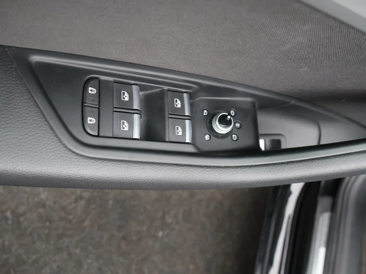 Audi A4 Avant 35 TFSI Business Edition *AUTOMAAT*SHADOWLOOK*ZETELVERWARMING*NAVI*BLTH*CRUISE*...
