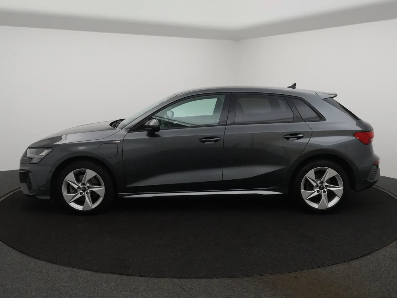 Audi A3 Sportback PHEV Audi A3 Sportback PHEV 2X S line 40 TFSIe 204PK *AUTOMAAT*PDC*VIRTUAL COCKPIT*CRUISE*NAVI*APP-CONNECT*KEYLESS GO*...*