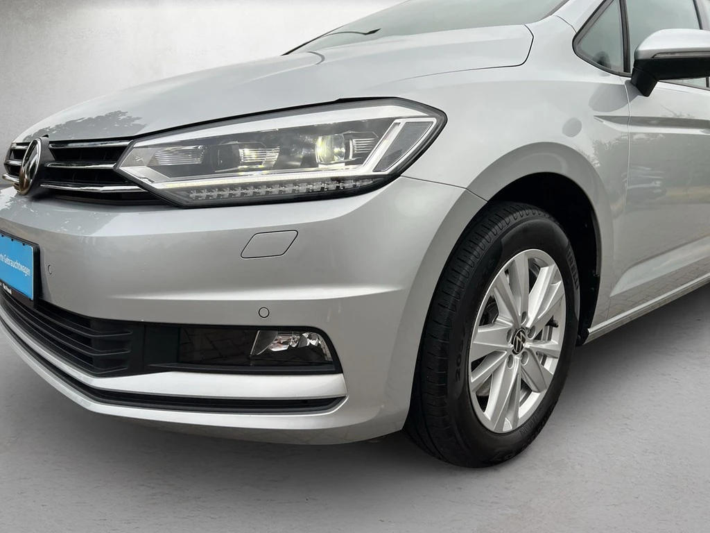 Volkswagen-Touran-image-3