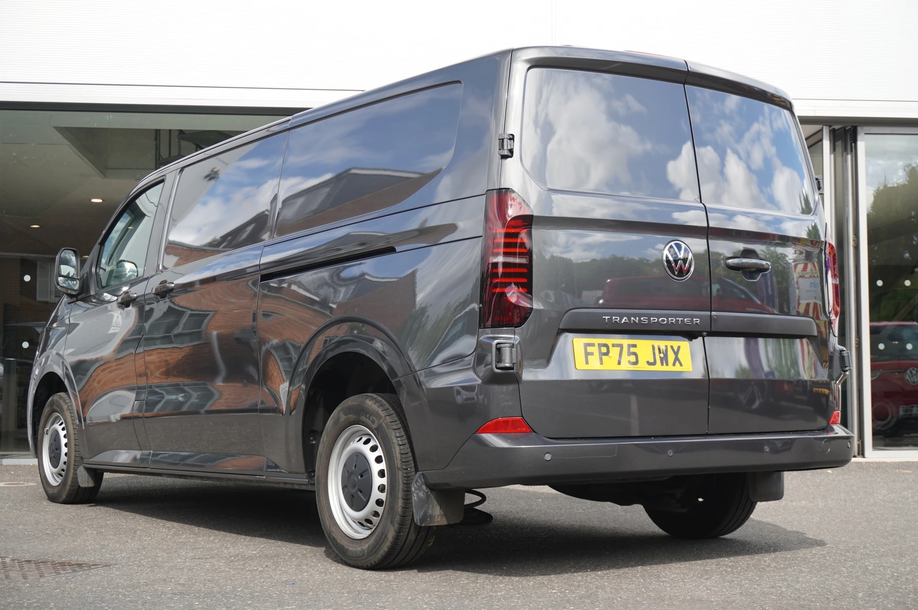 Volkswagen-Transporter-image-2