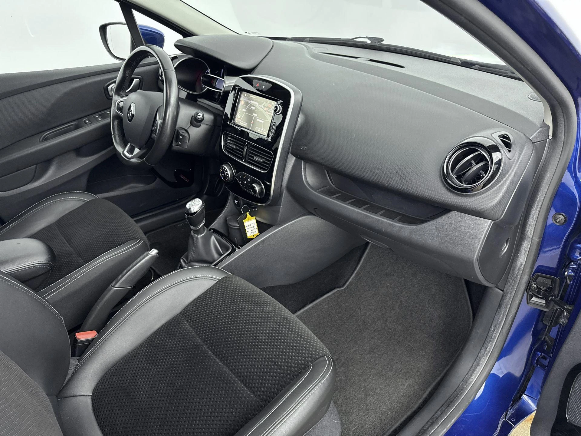 Renault-Clio-image-15