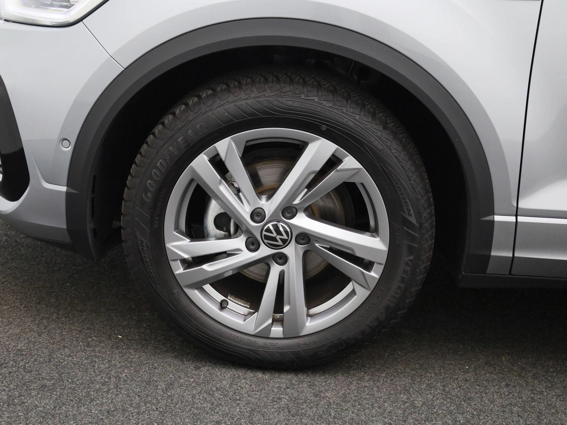 Volkswagen-T-Roc-image-11