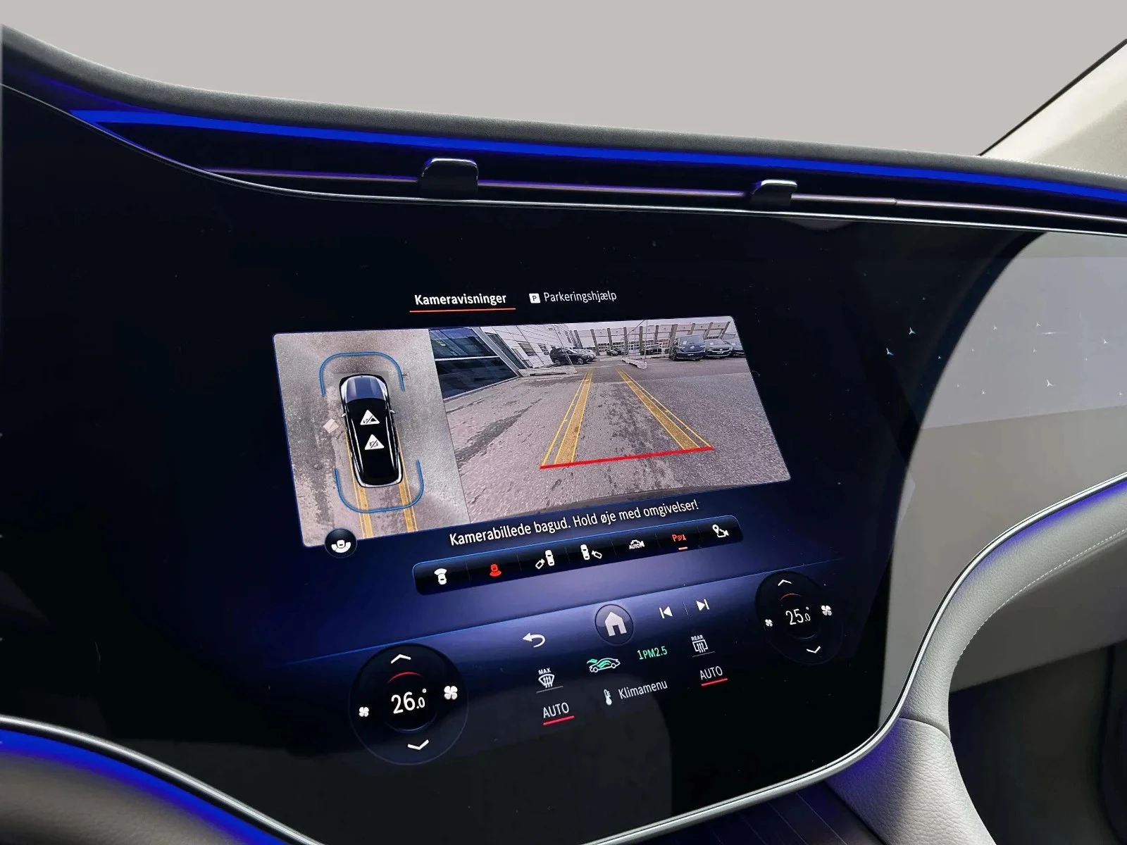 Mercedes-Benz-EQS-image-21