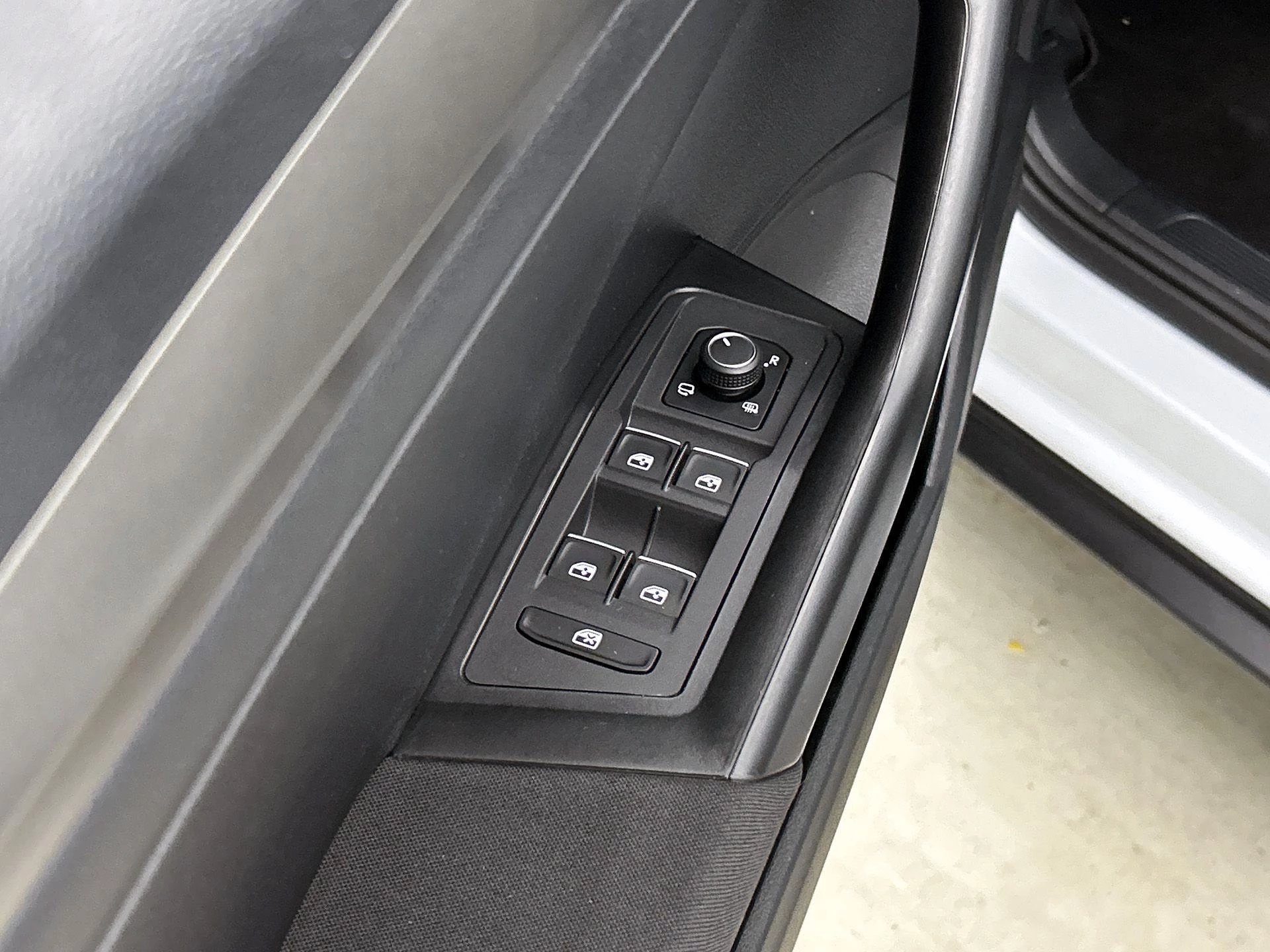 Volkswagen-T-Roc-image-32