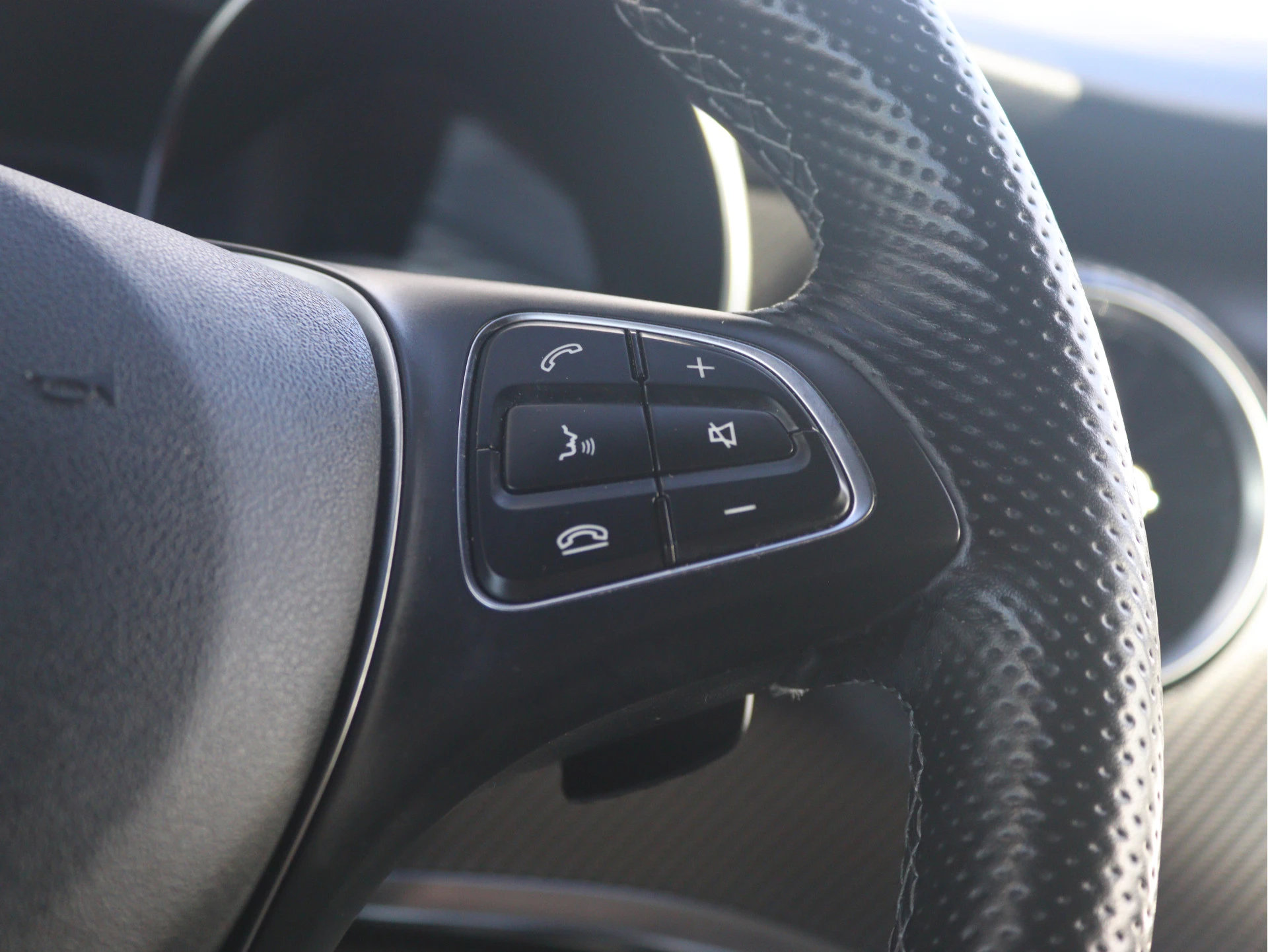 Mercedes-Benz-V-Klasse-image-8