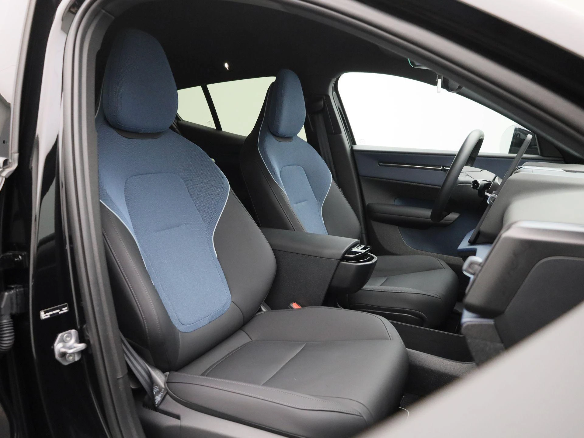 Volvo-EX30-image-36
