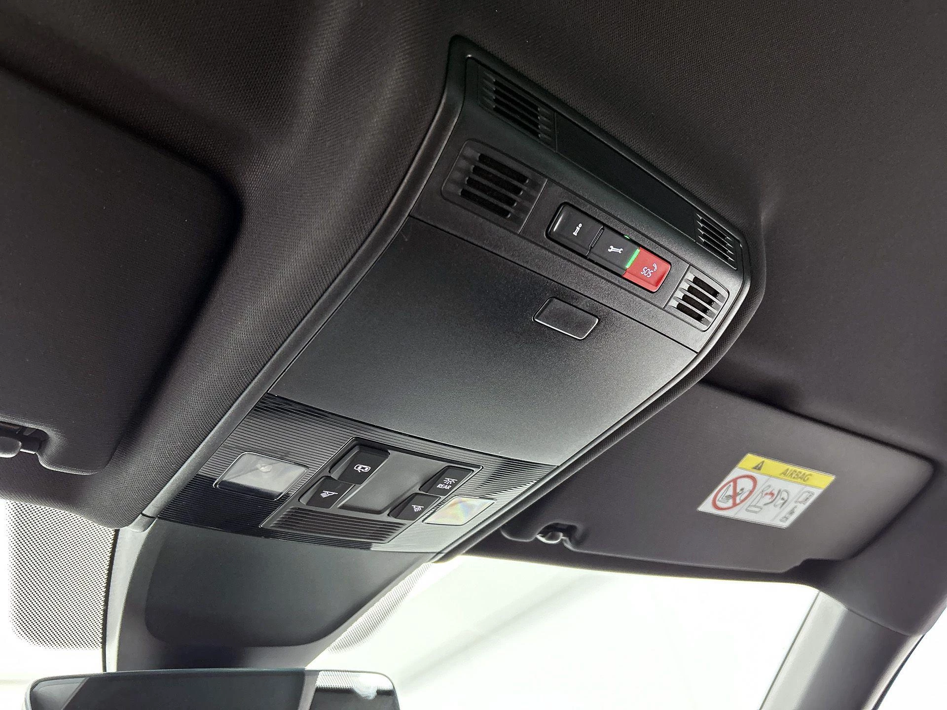 Volkswagen-Tiguan-image-8
