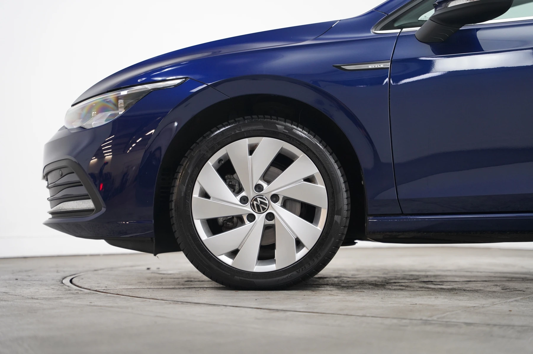 Volkswagen-Golf-image-4