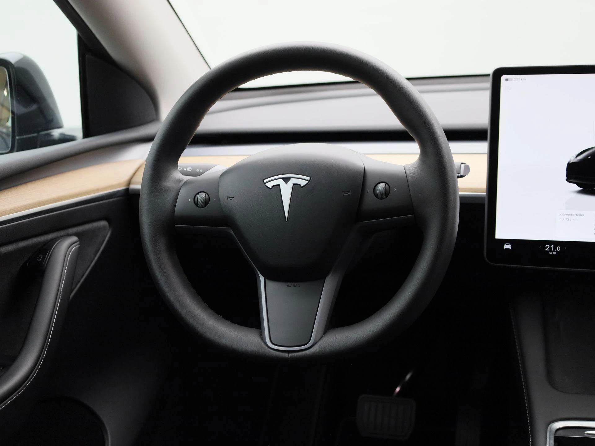 Tesla-Model Y-image-9