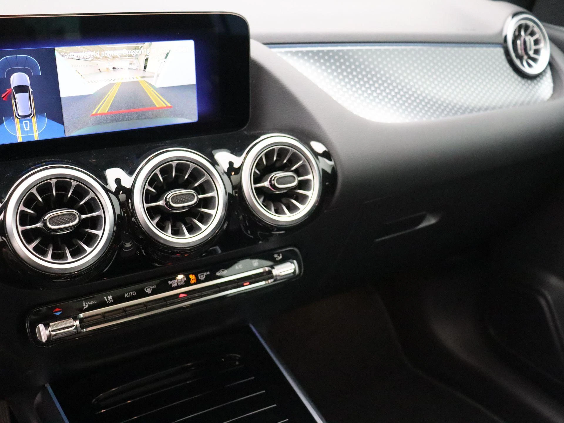 Mercedes-Benz-EQA-image-14
